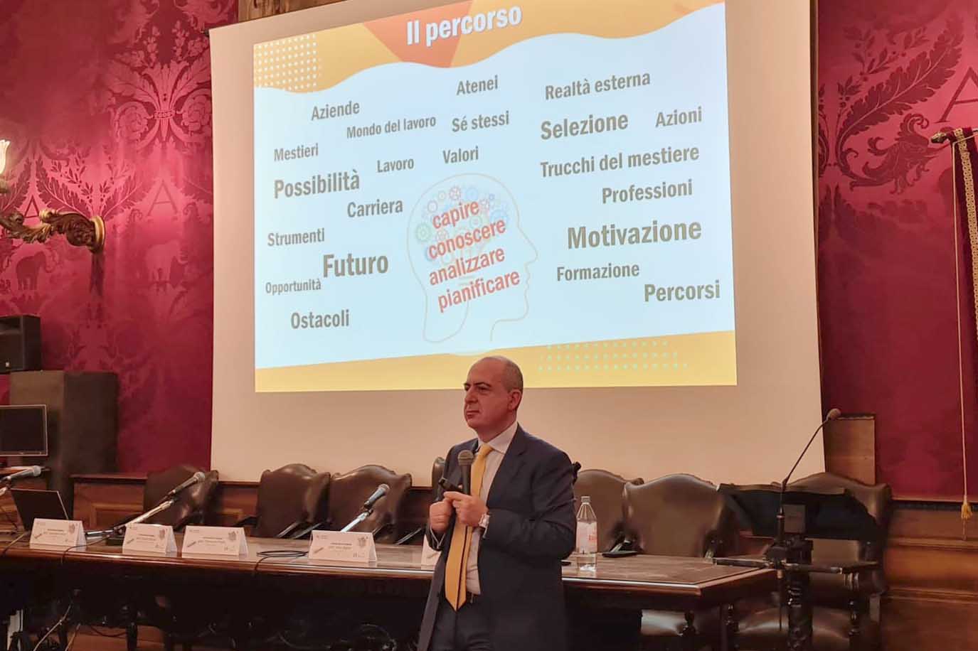 Un momento dell'intervento del dott. Tommaso Aiello