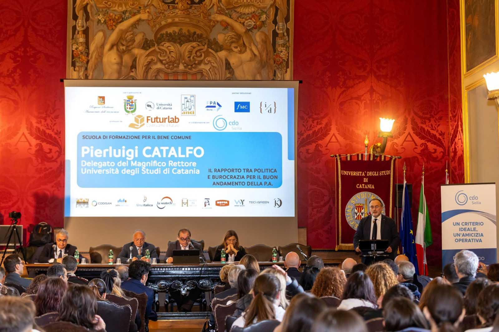 Un momento dei lavori nell'aula magna del Palazzo centrale 