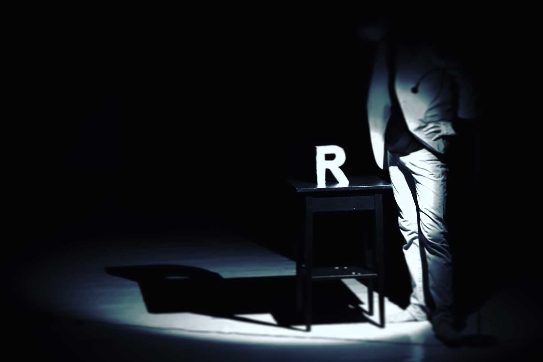 Kenji Shinohe in un momento dello spettacolo “R"