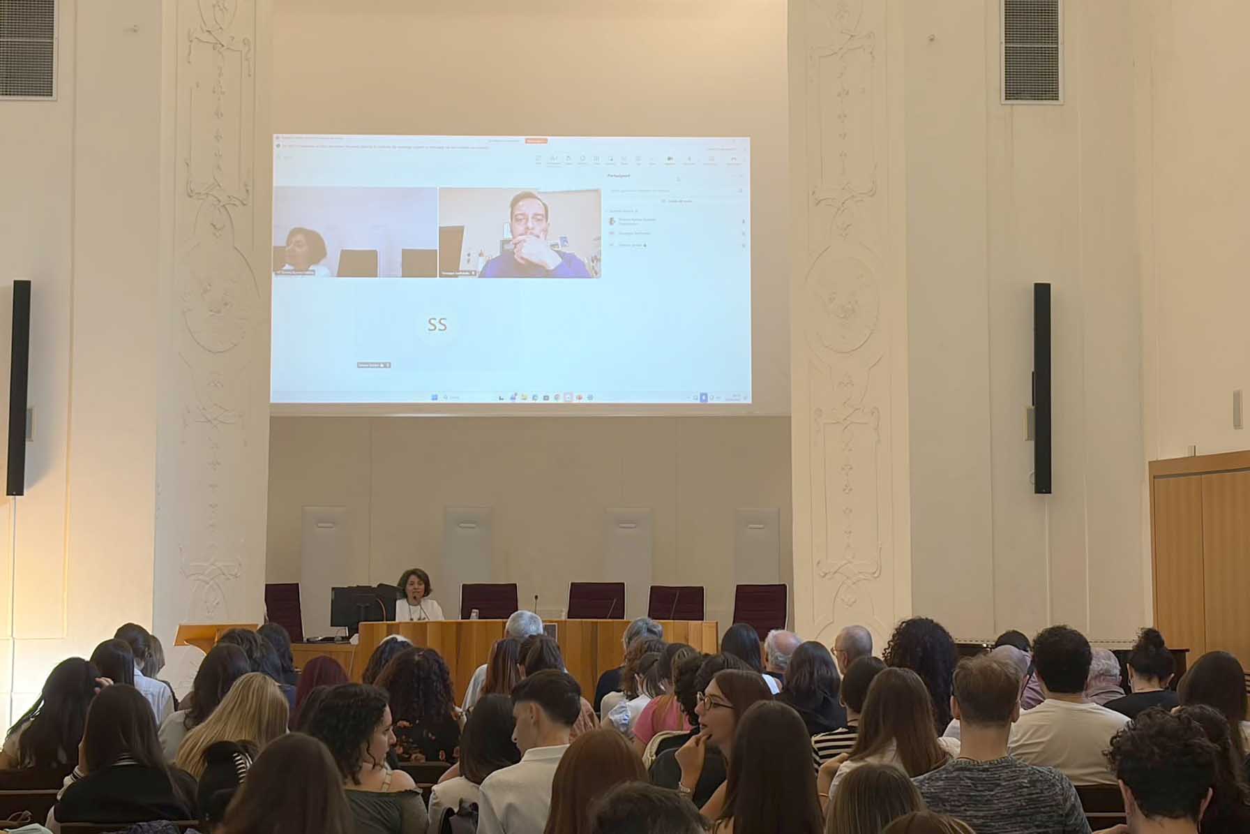 Un momento dell'intervento della prof.ssa Stefania Rimini
