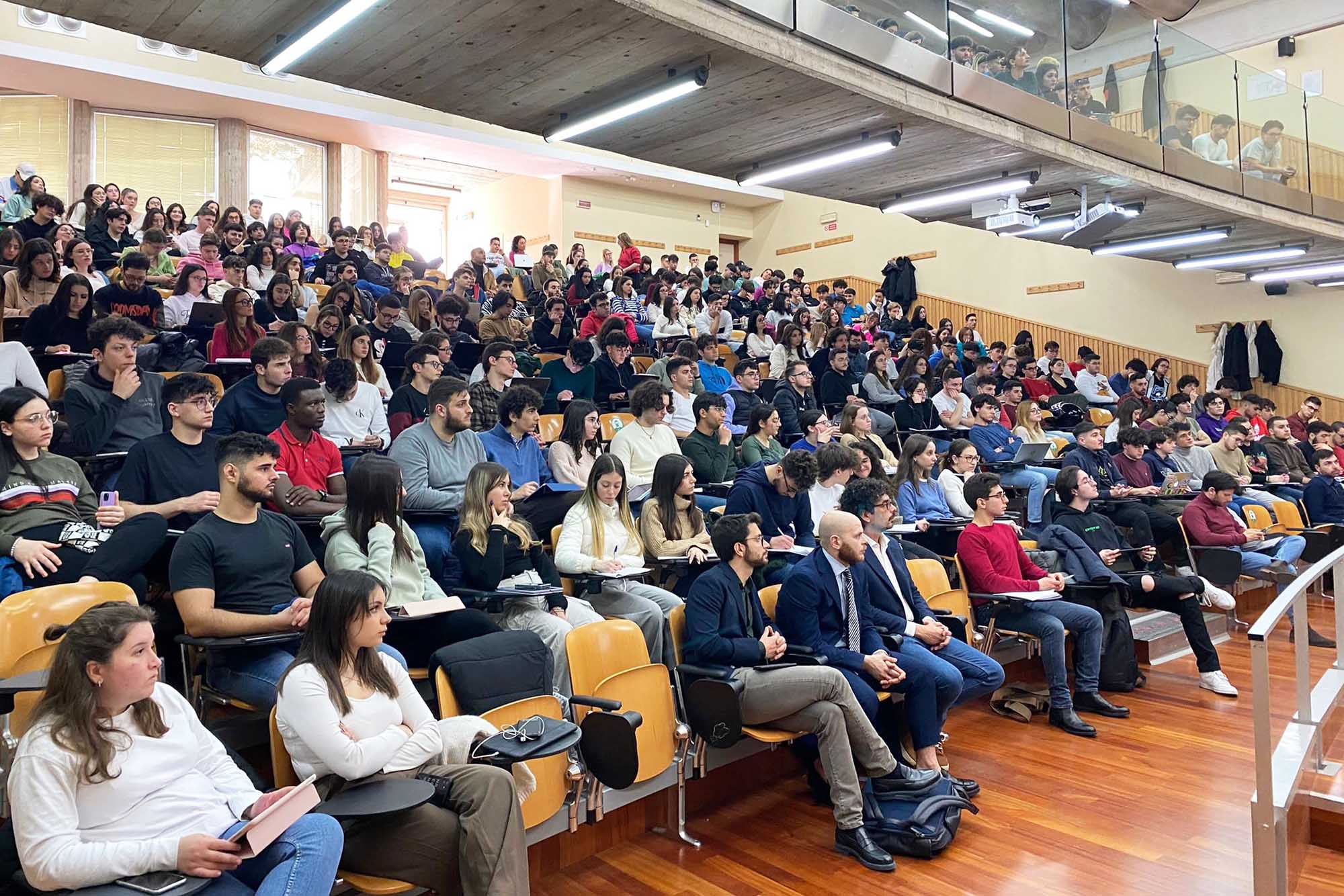 Un momento dell'incontro al Dipartimento di Economia e Impresa