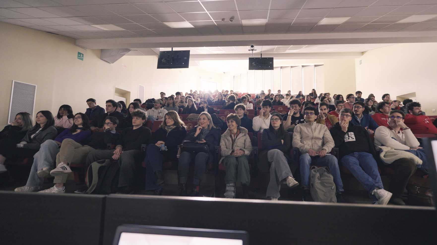 Il pubblico presente alla presentazione del documentario