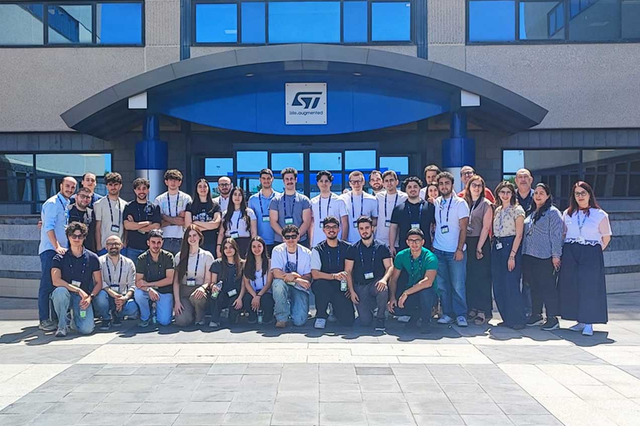 Alcuni partecipanti alla visita a STMicroelectronics
