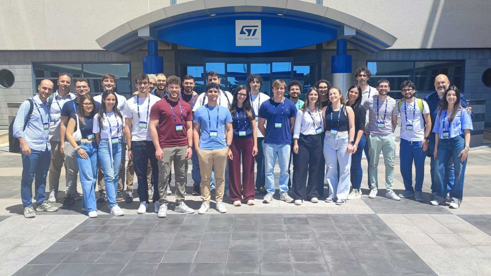 Alcuni partecipanti alla visita a STMicroelectronics