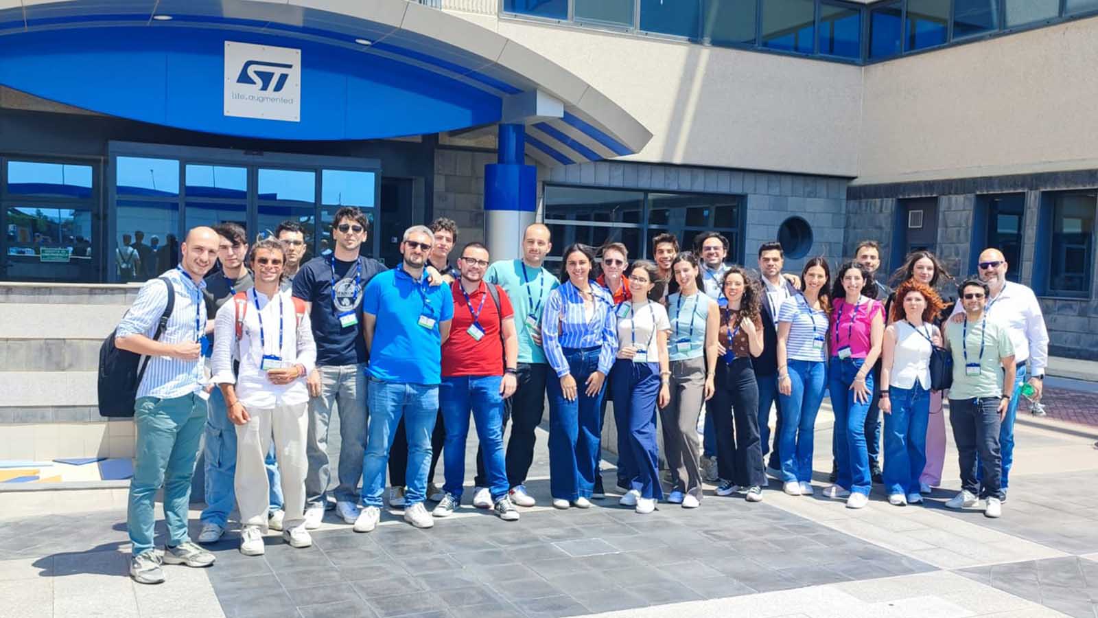 Alcuni partecipanti alla visita a STMicroelectronics