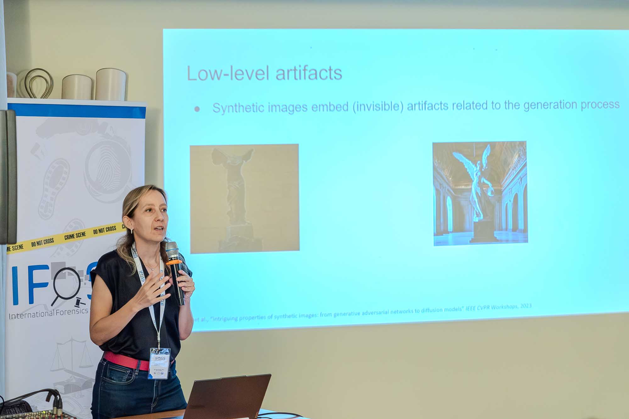 In foto Luisa Verdoliva durante una "lectio" a Ifoss 2026
