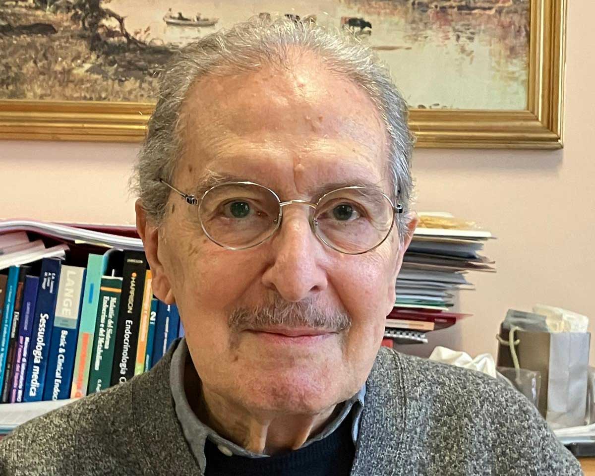 In foto il prof. Riccardo Vigneri
