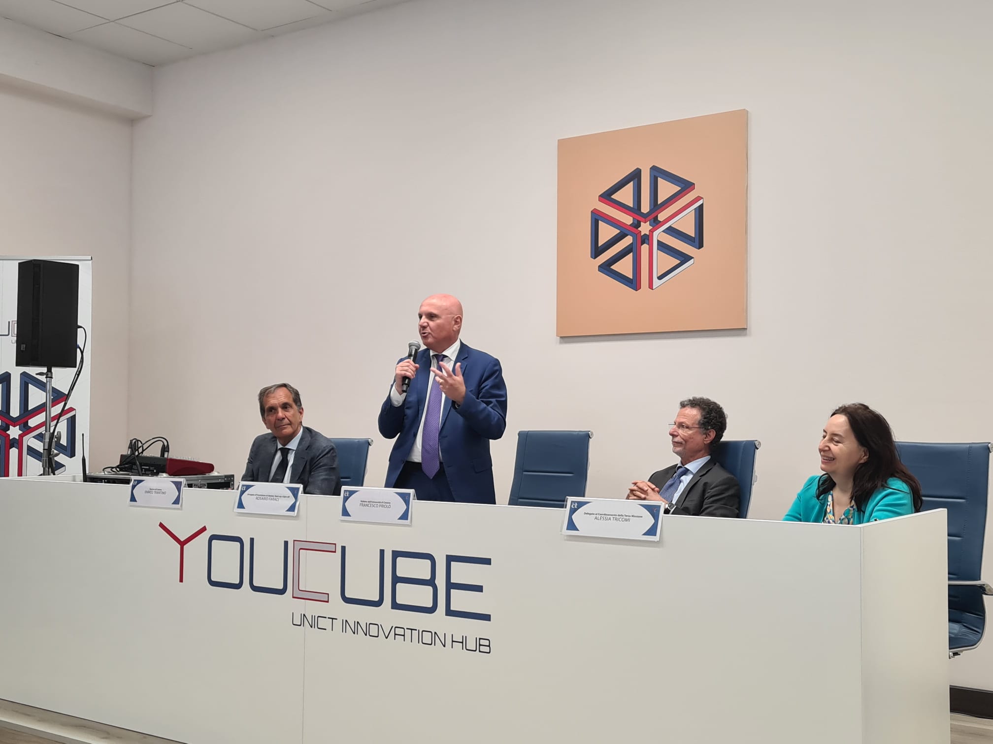 Un momento dell'intervento del prof. Rosario Faraci