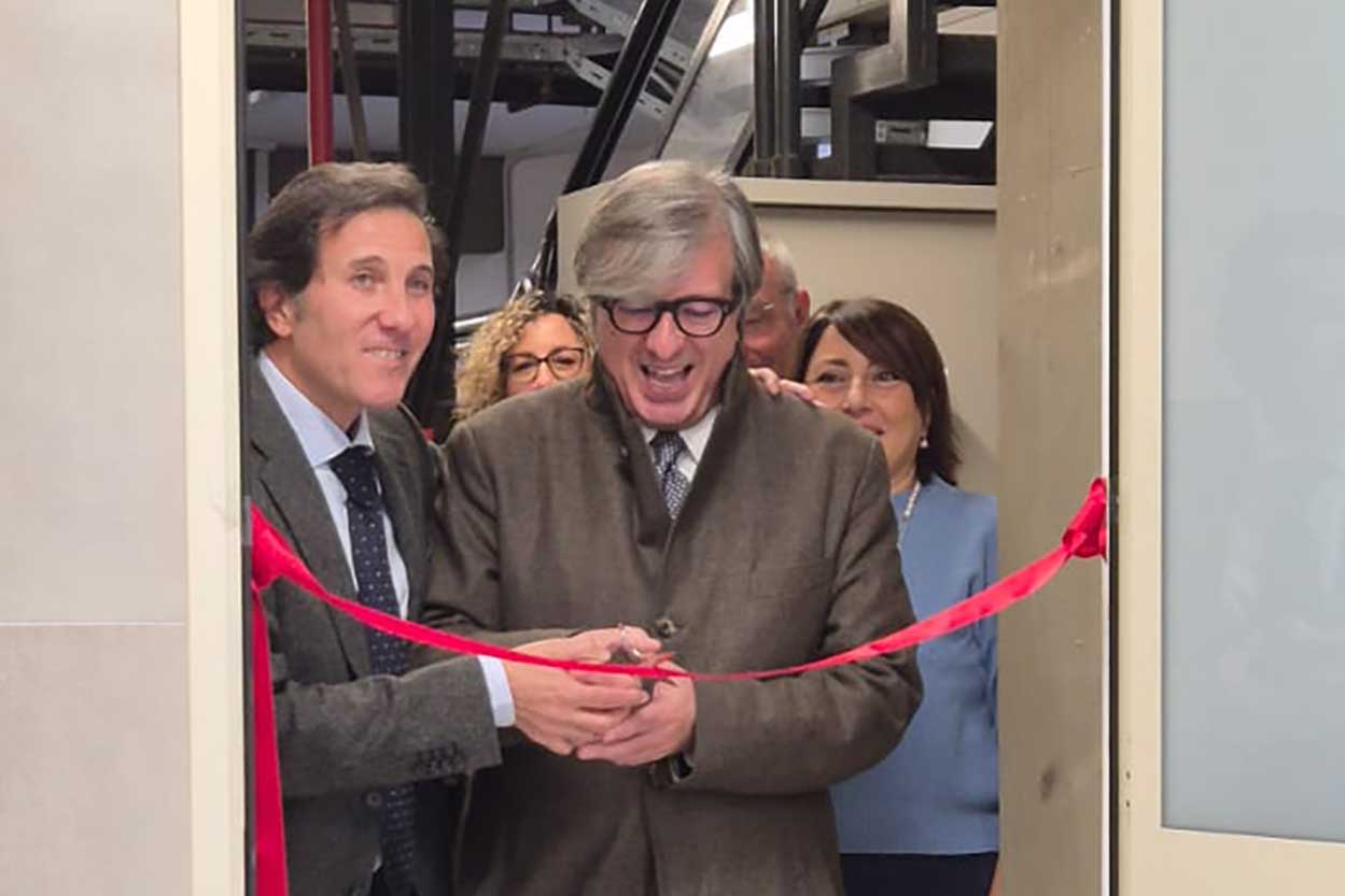 Un momento del taglio del nastro. In foto da sinistra il direttore del Di3A, Mario D'Amico, e il rettore Enrico Foti