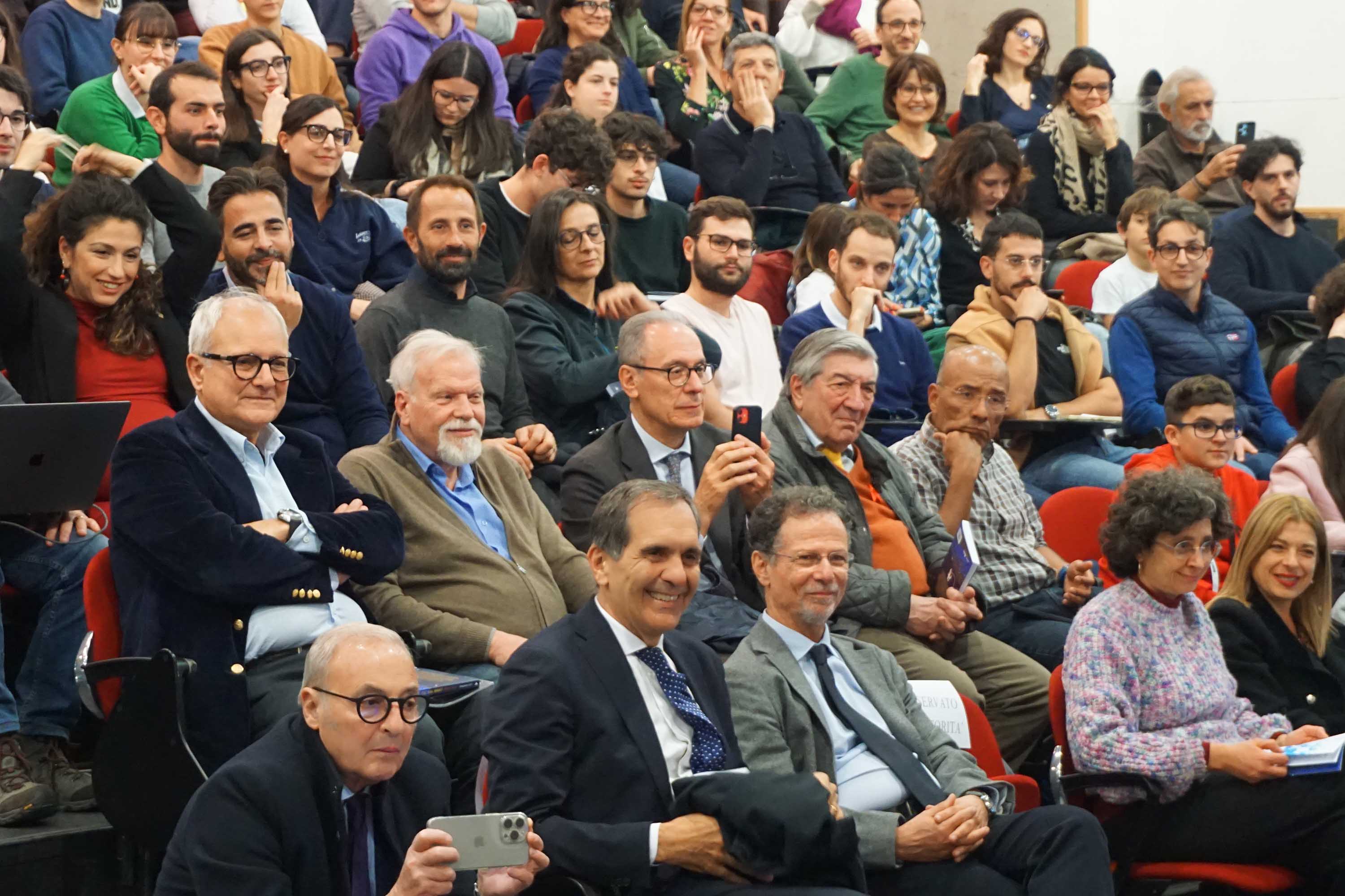In foto in prima fila il sindaco Enrico Trantino e il past rettore Francesco Priolo
