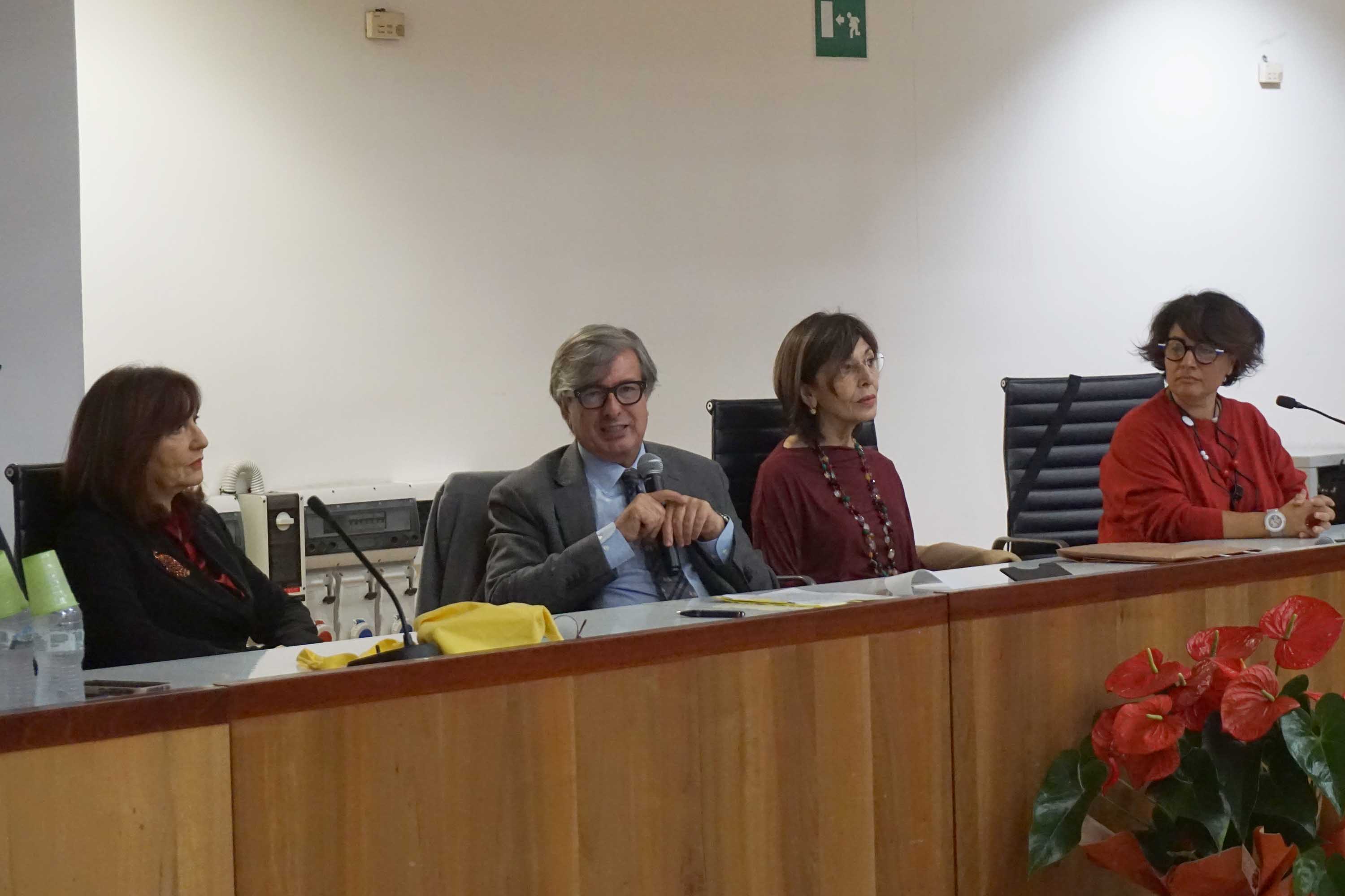 Un momento dell'intervento del rettore Enrico Foti