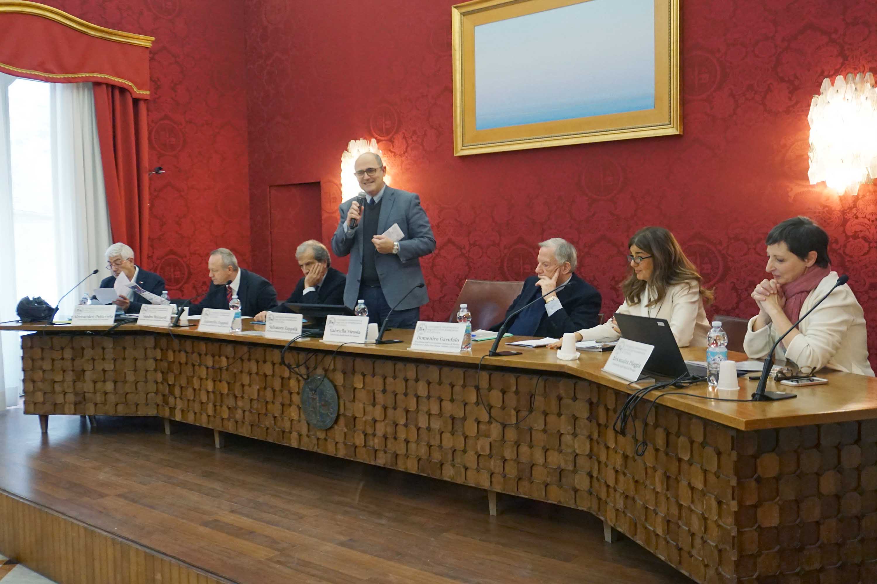 Un momento dell'intervento del prof. Salvo Zappalà, direttore del Dipartimento di Giurisprudenza