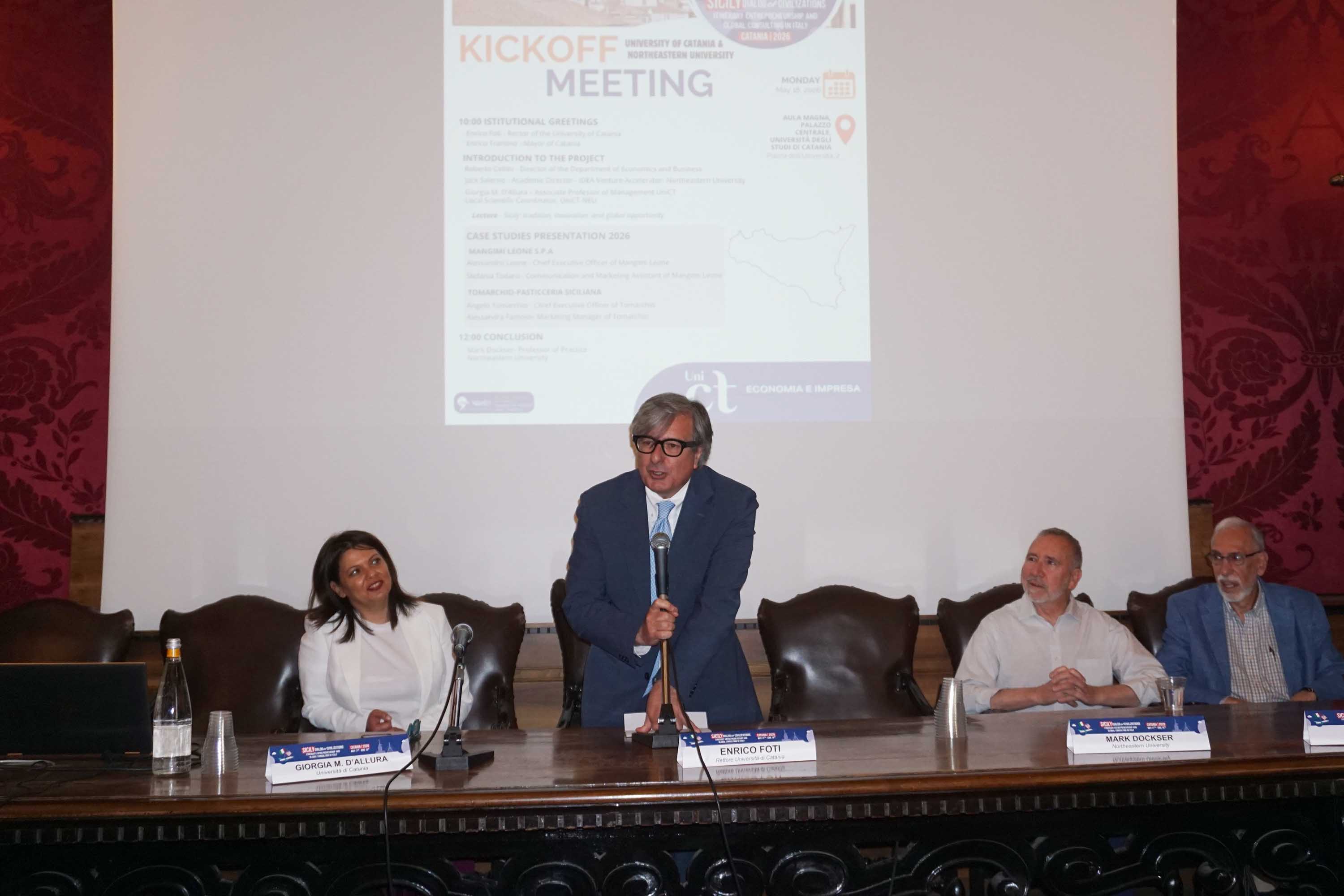 Un momento dell'intervento del rettore Enrico Foti