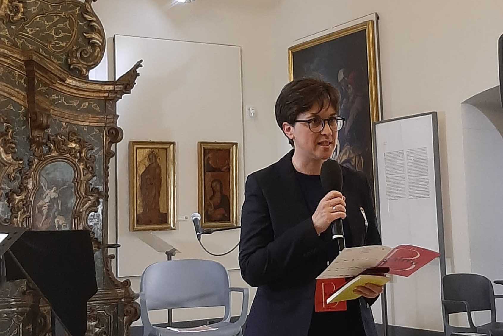 Un momento dell'intervento della prof.ssa Arianna Rotondo