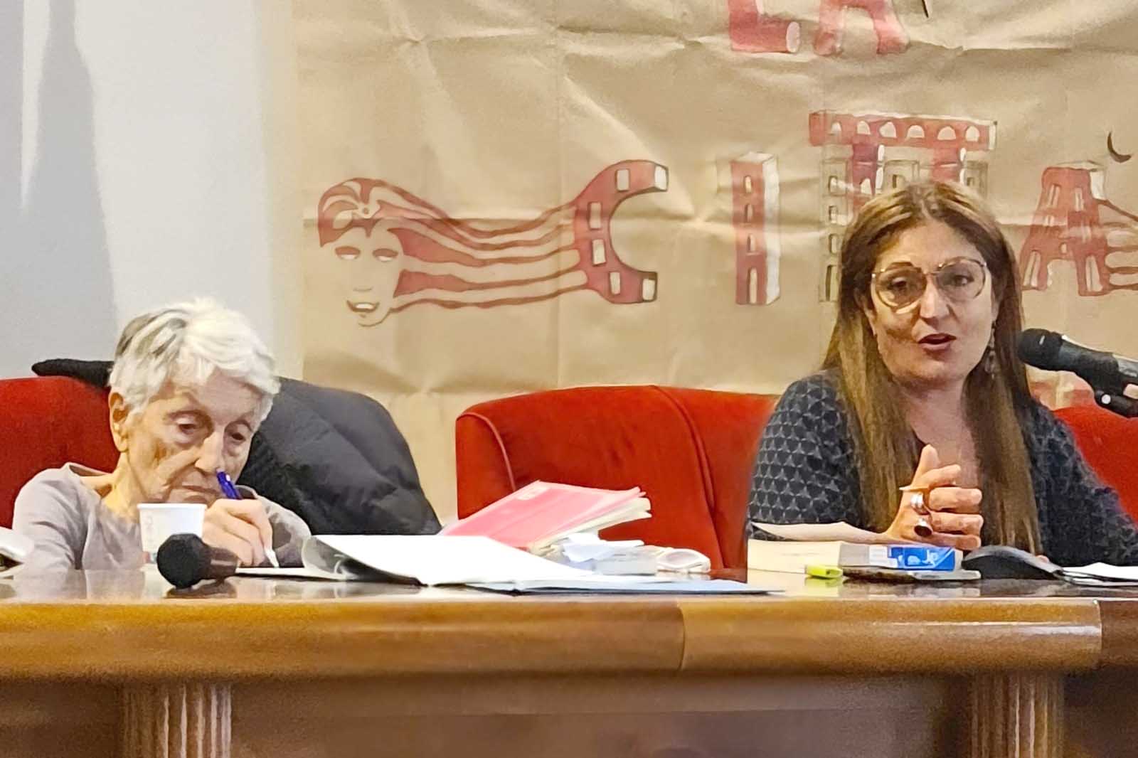 Un momento dell'intervento della prof.ssa Stefania Mazzone