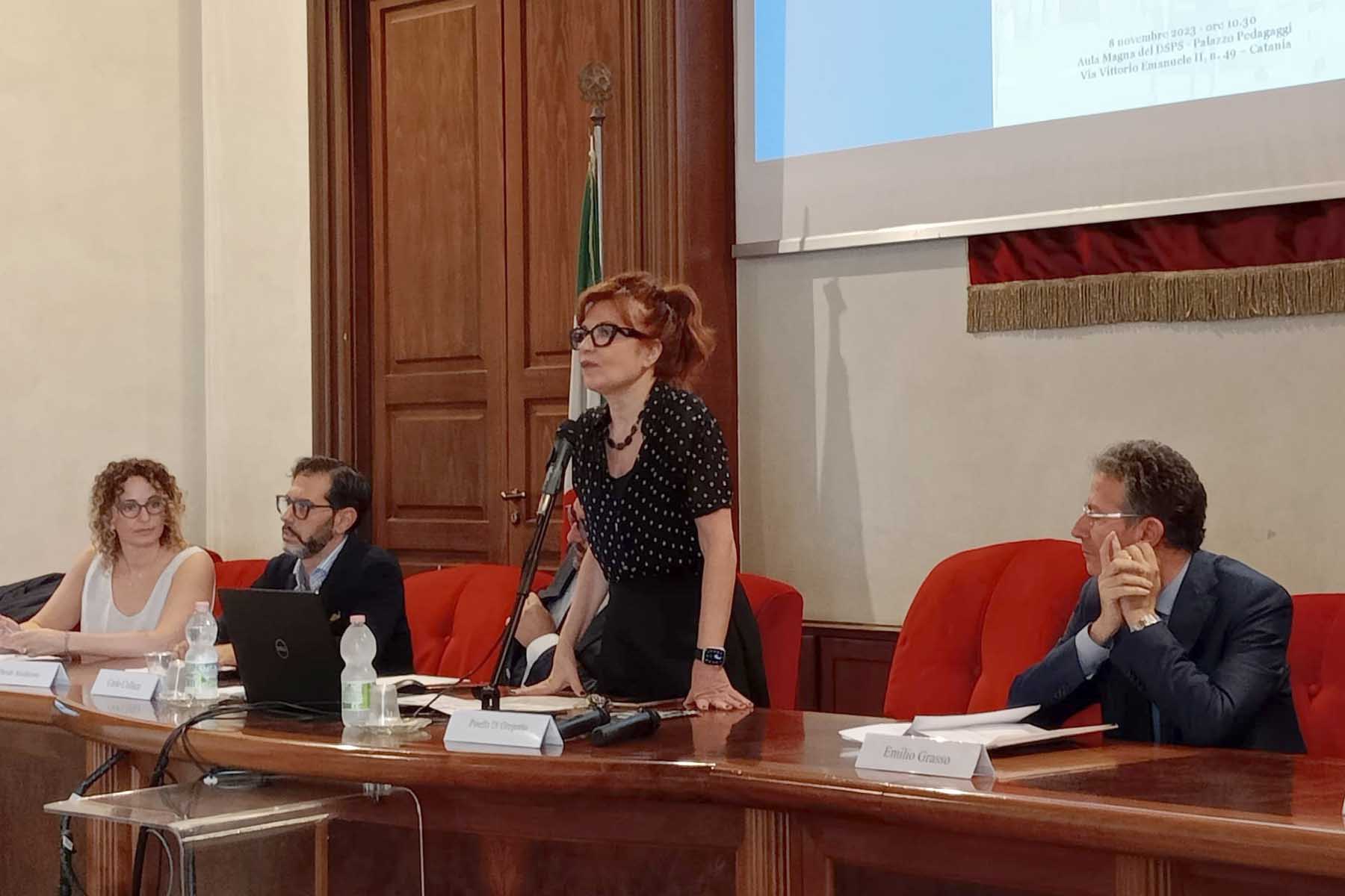 Un momento dell'intervento di Pinella Di Gregorio, direttrice del Dipartimento di Scienze politiche e sociali