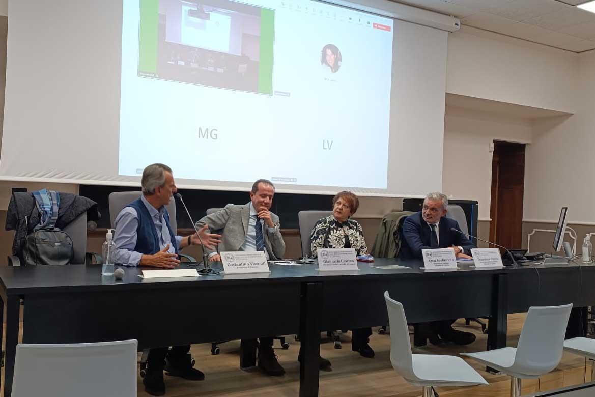 Un momento dell'incontro. In foto da sinistra Costantino Visconti, Giancarlo Cascino, Agata Santonocito e Francesco Curcio