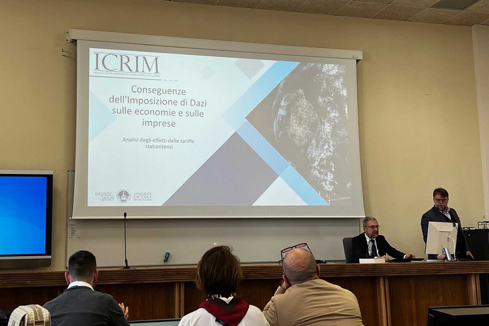 Un momento dell'intervento del prof. Alessandro Baroncelli