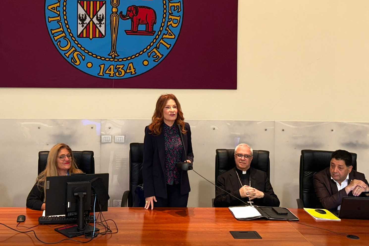 Un momento dell'intervento della prof.ssa Pinella Di Gregorio