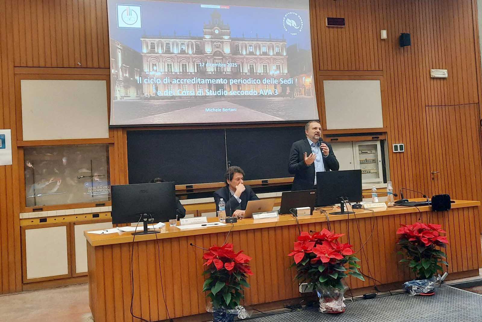 Un momento dell'intervento del dott. Michele Bertani
