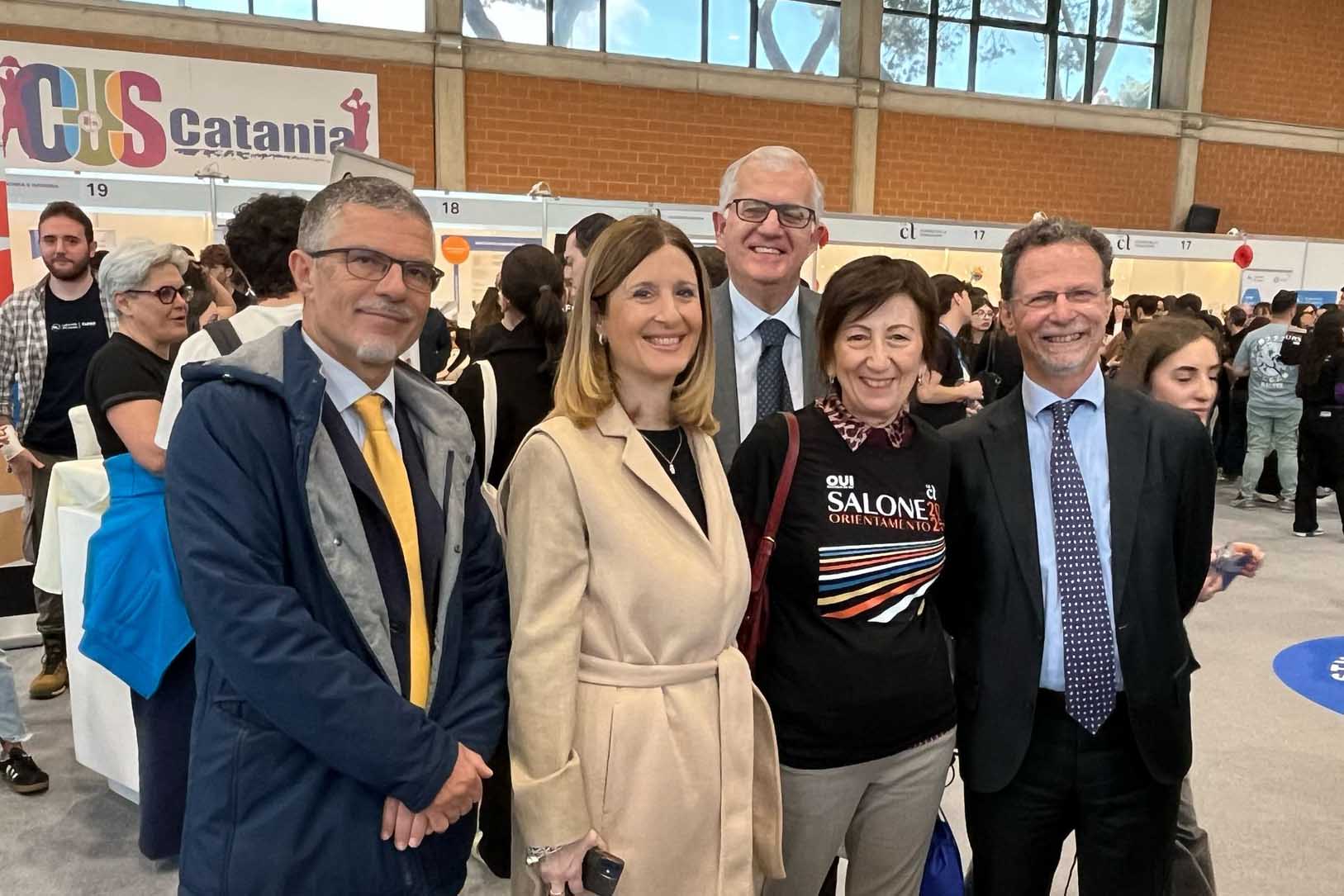 La dott.ssa Ornella Campo insieme con il rettore Francesco Priolo, la prorettrice Francesca Longo, il direttore generale Corrado Spinella e il dirigente alla Didattica, Giuseppe Caruso