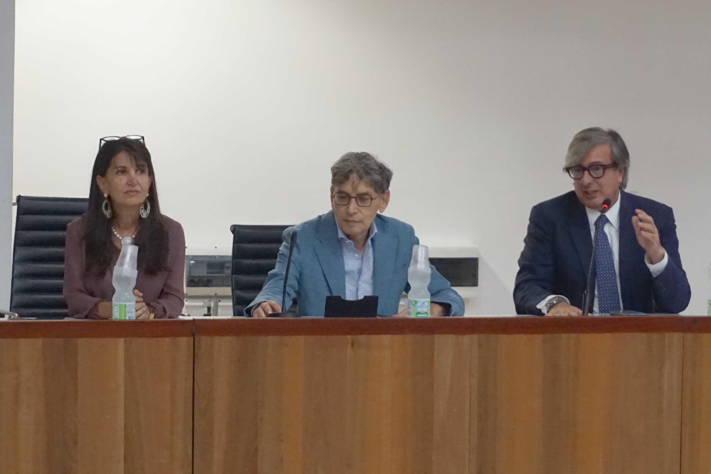 In foto da sinistra i docenti Marina Paino, Gaetano Lalomia e Enrico Foti