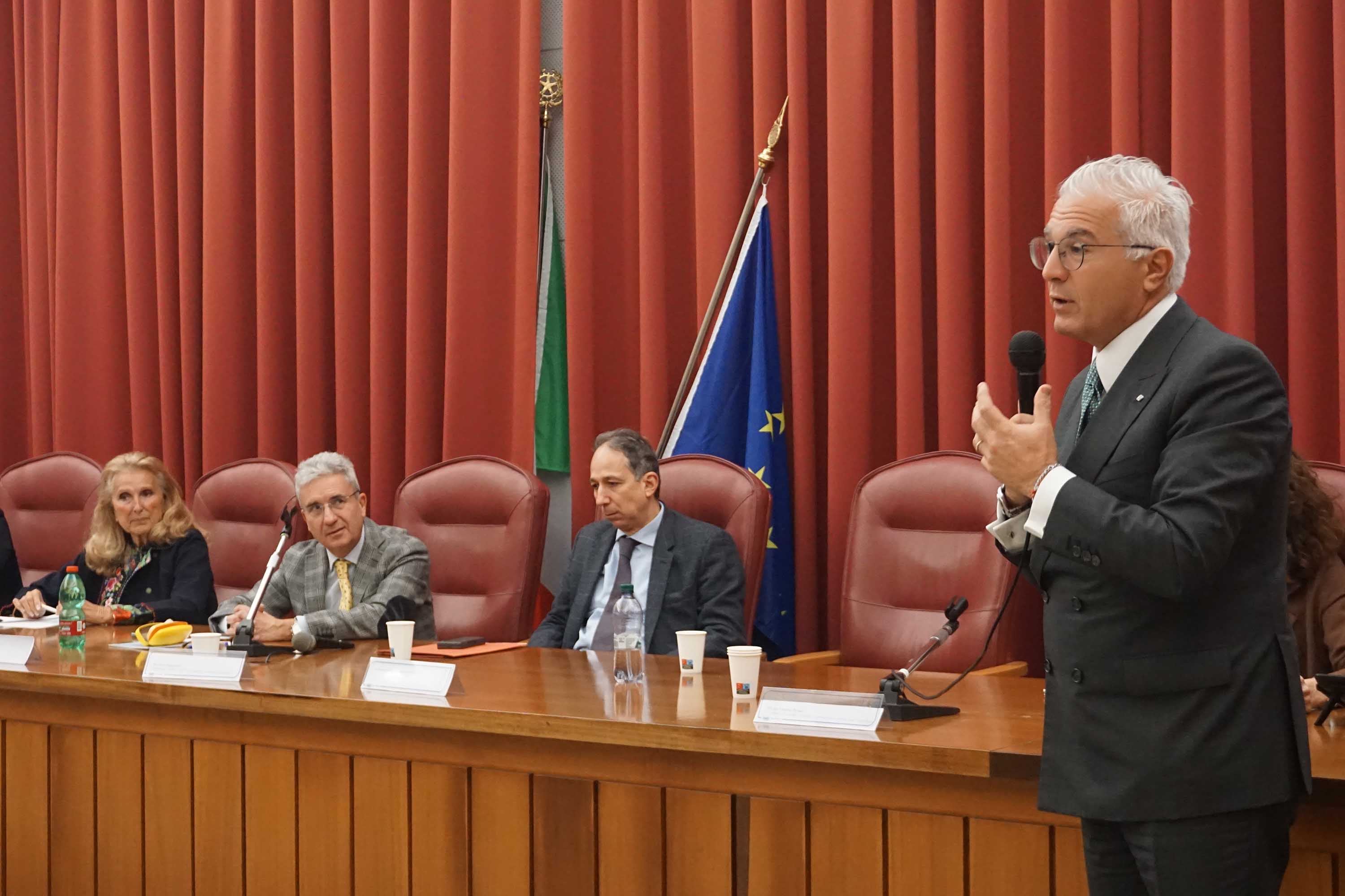 Un momento dell'intervento di Gaetano Vecchio