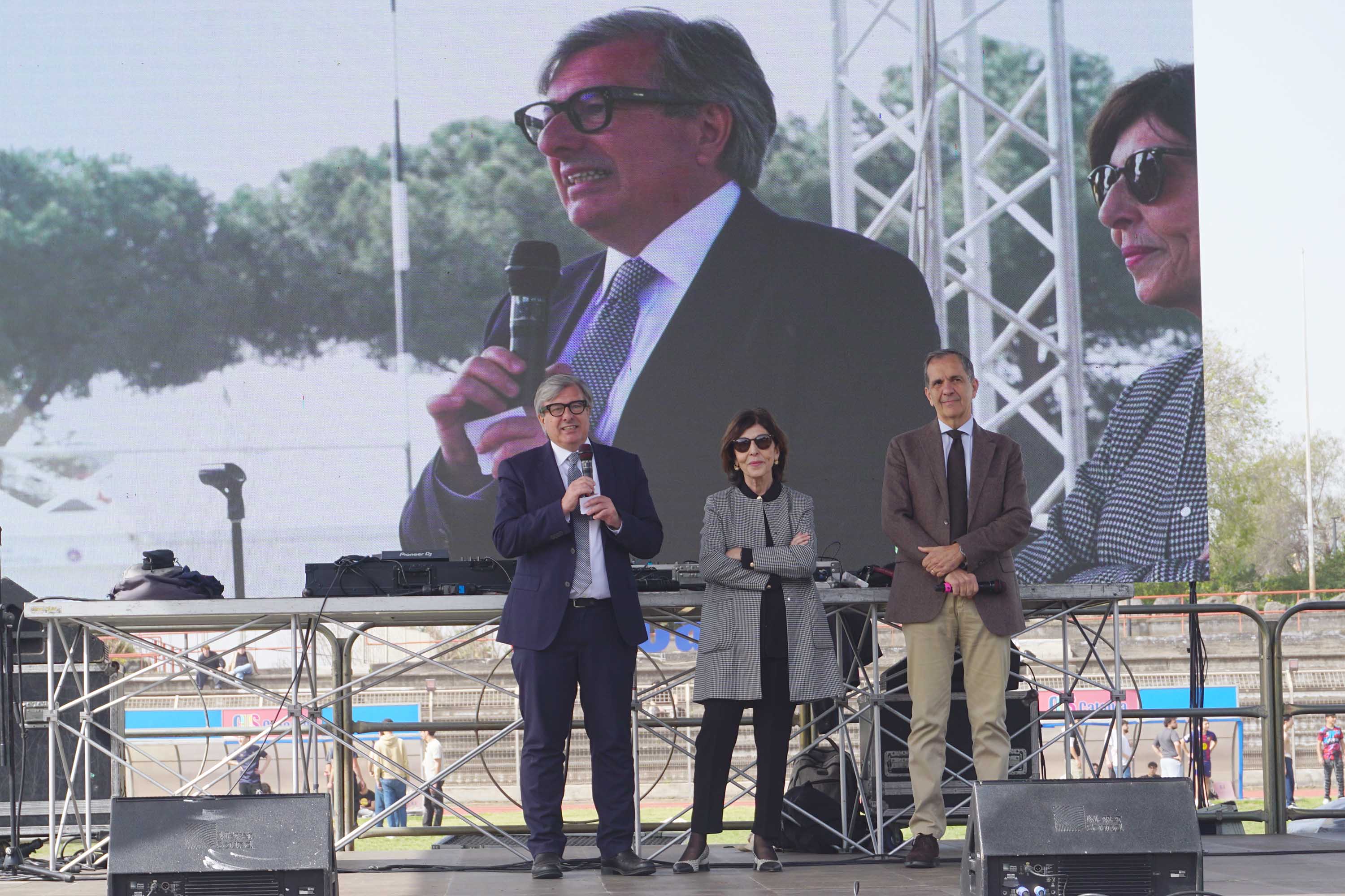 Un momento dell'intervento del rettore Enrico Foti