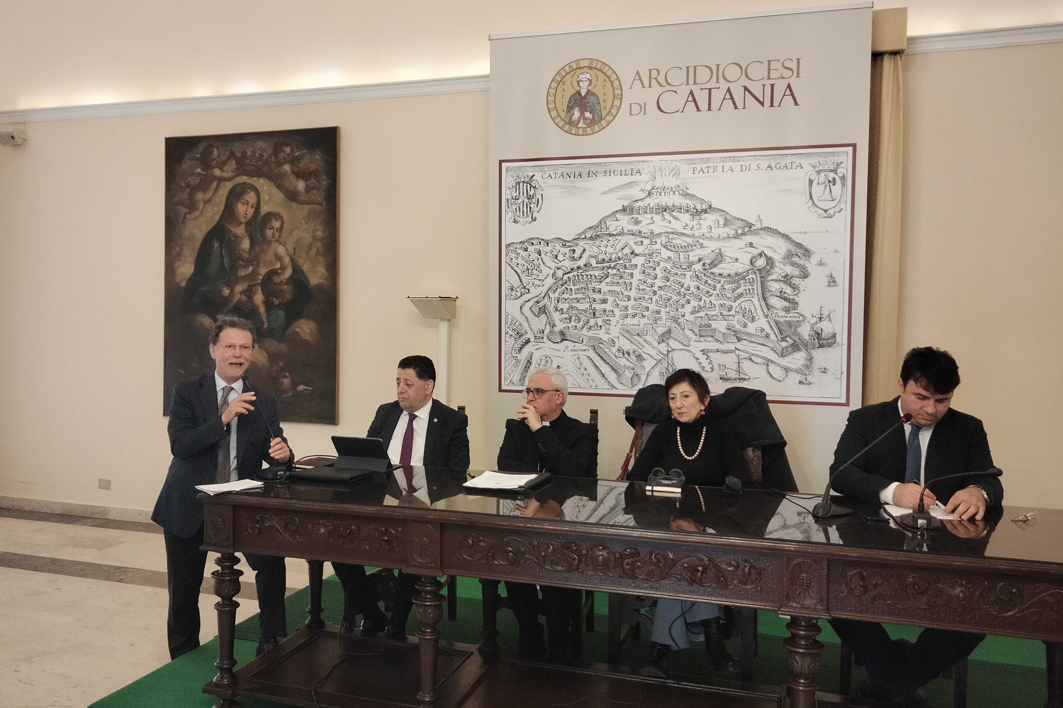 In foto da sinistra Francesco Priolo, Kheit Abdelhafid, Luigi Renna, Francesca Longo e Emiliano Abramo