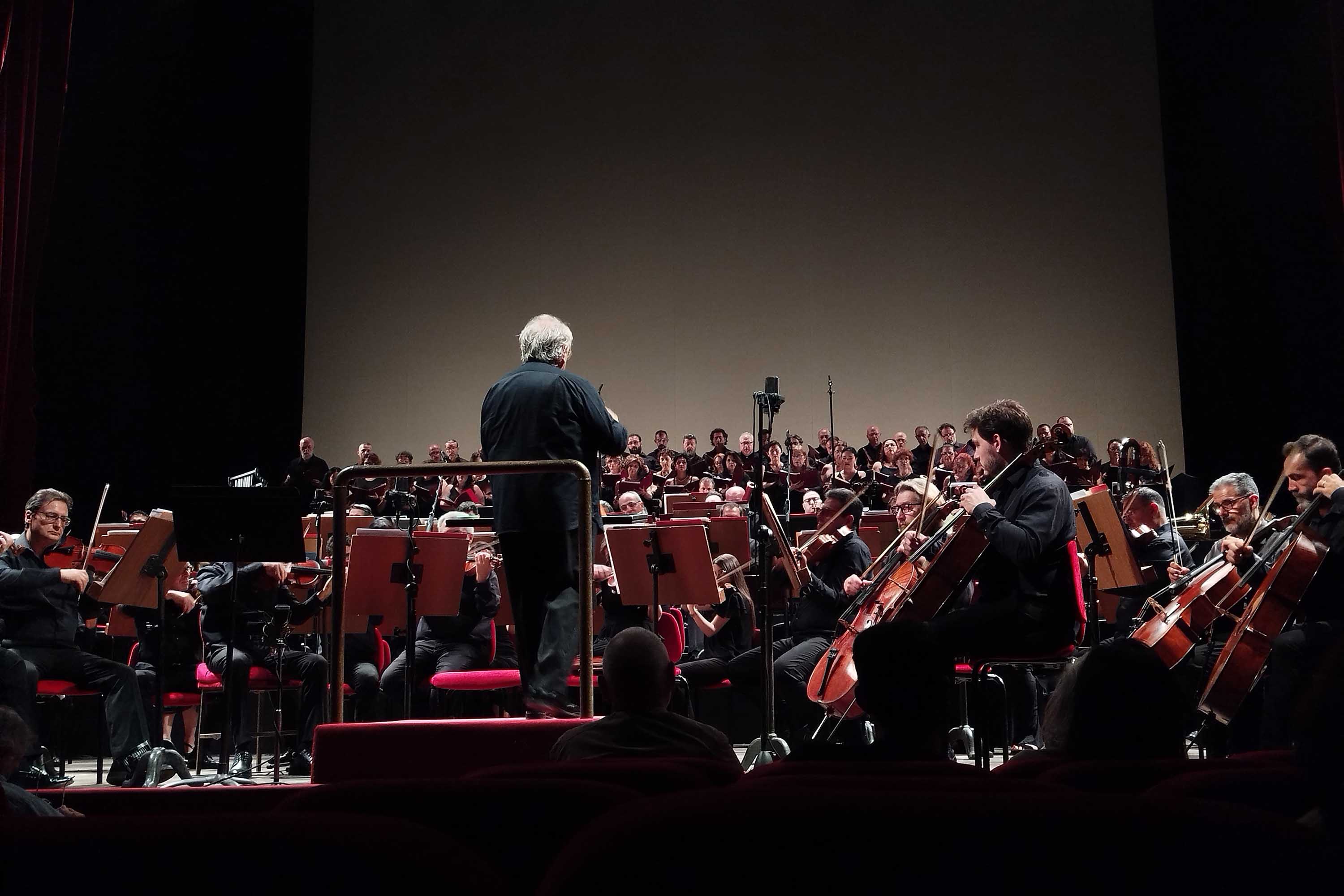 Un momento del concerto diretto dal maestro Fabrizio Maria Carminati