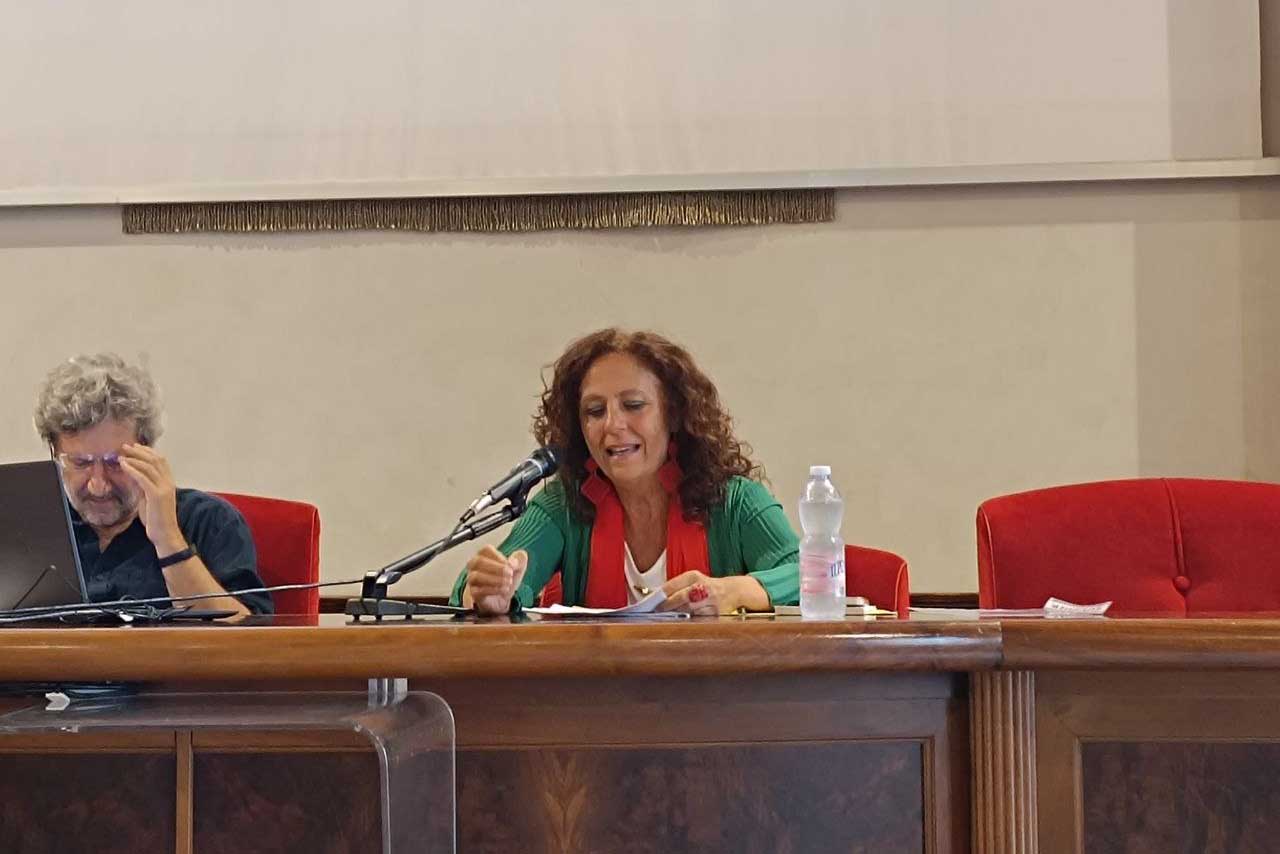 Un momento dell'intervento della prof.ssa Micaella Frulli