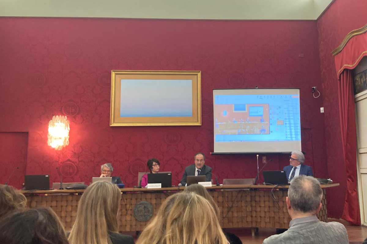 Un momento dell'intervento del prof. Agatino Cariola