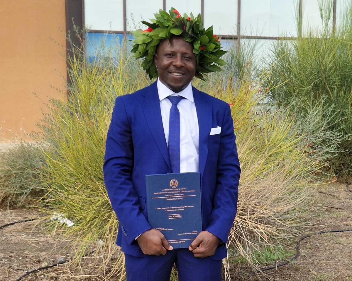 In foto Mario Junior Jonathan il giorno della laurea