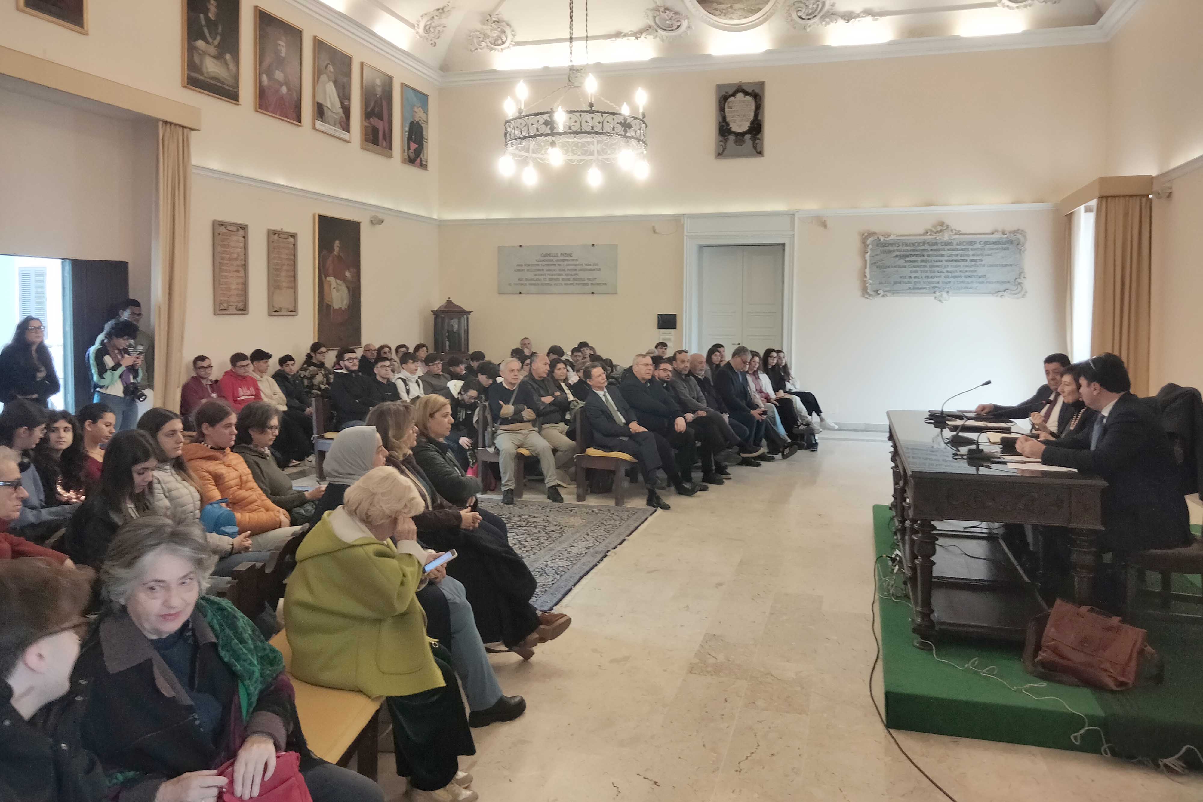 Un momento dell'intervento della prof.ssa Francesca Longo