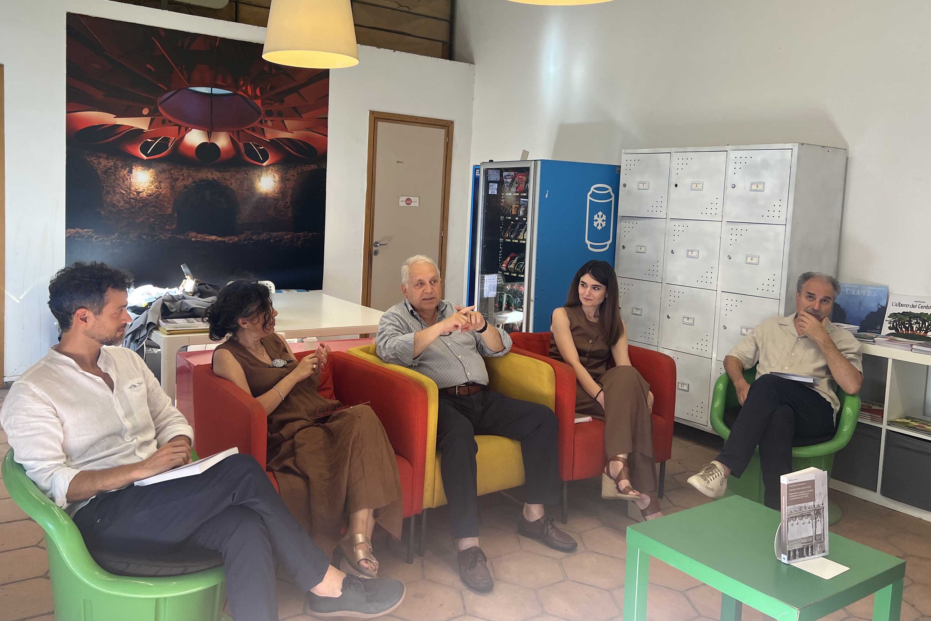 Gli autori del volume e i relatori nel corso dell'incontro