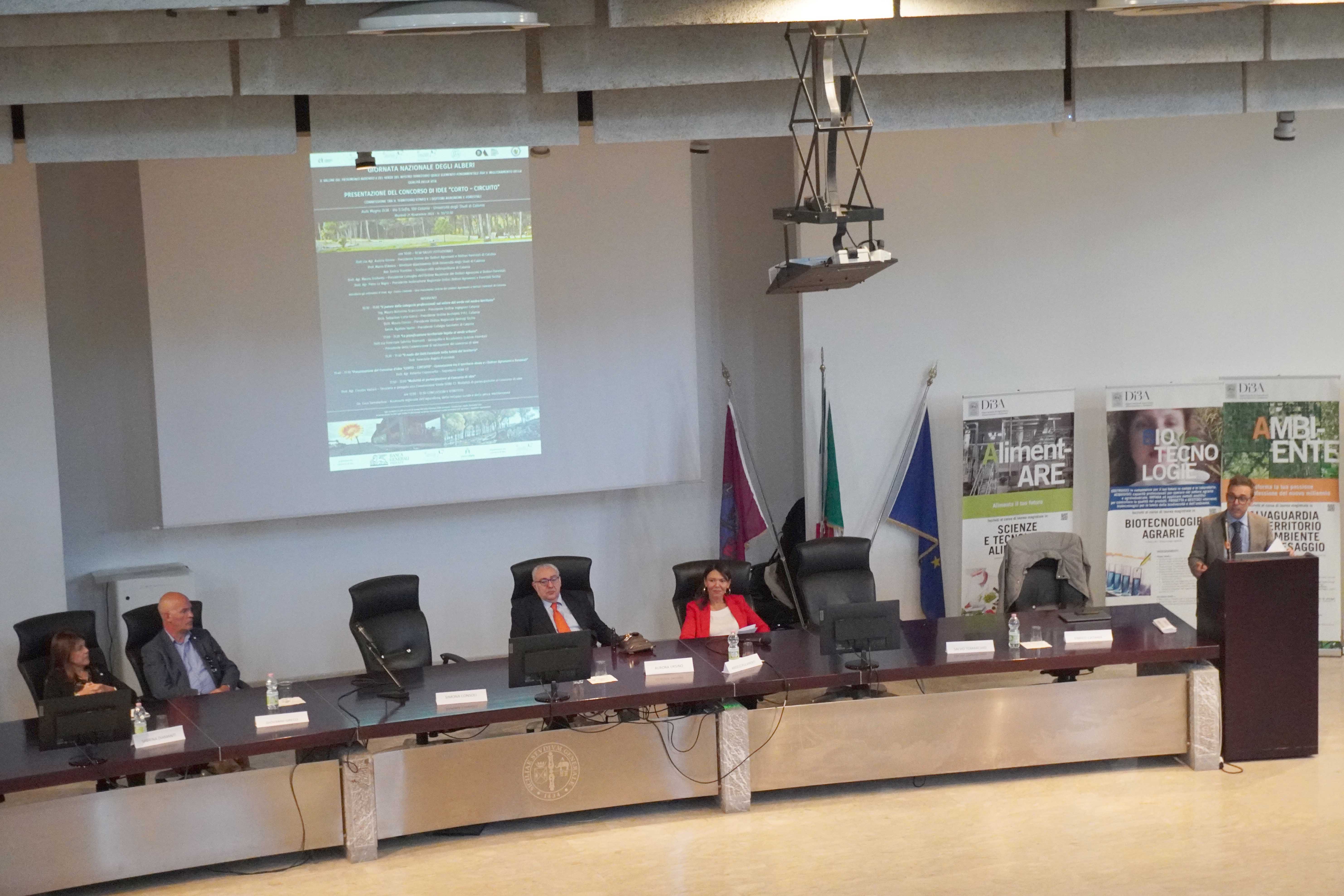 Un momento dell'intervento di Enrico Catania