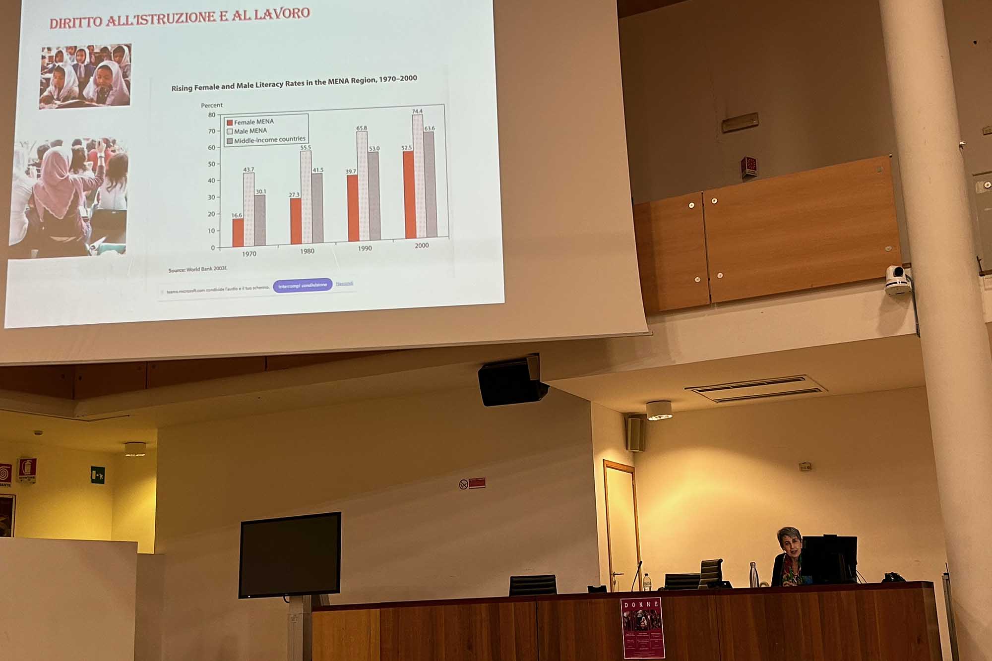 Un momento dell'intervento della prof.ssa Ersilia Francesca
