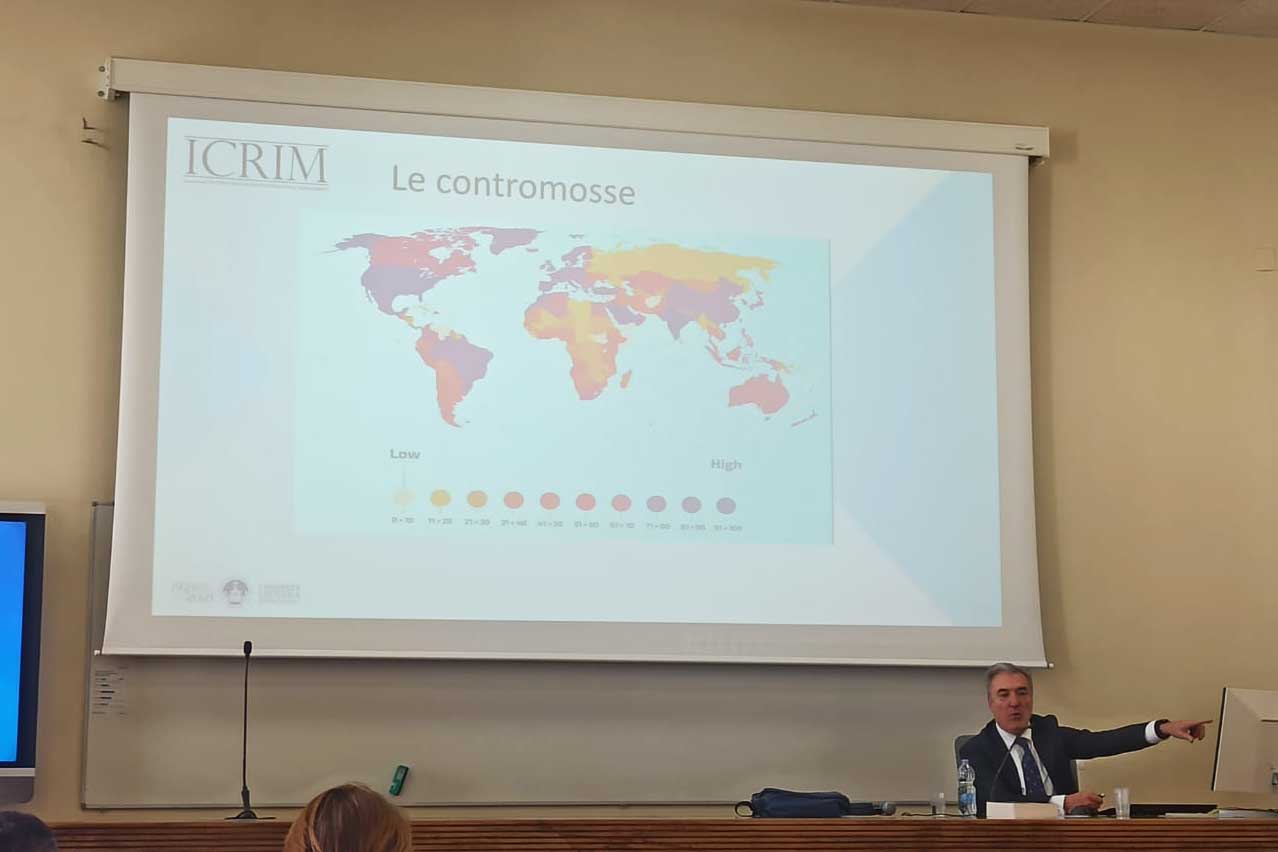 Un momento dell'intervento del prof. Alessandro Baroncelli