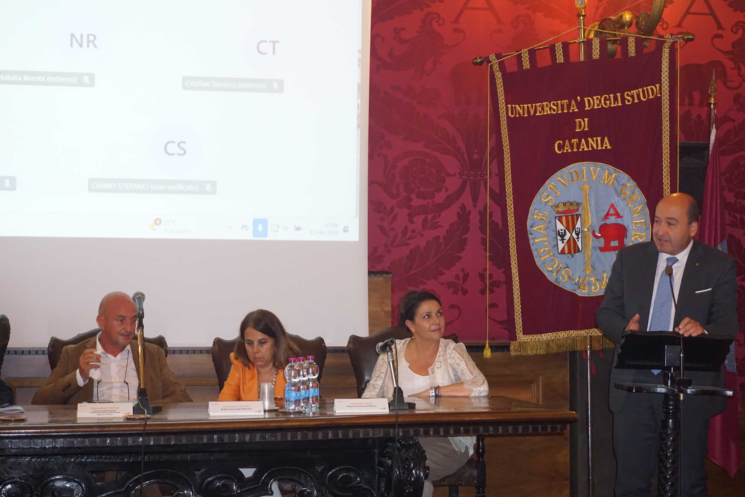 Un momento dell'intervento del prefetto Pietro Signorello