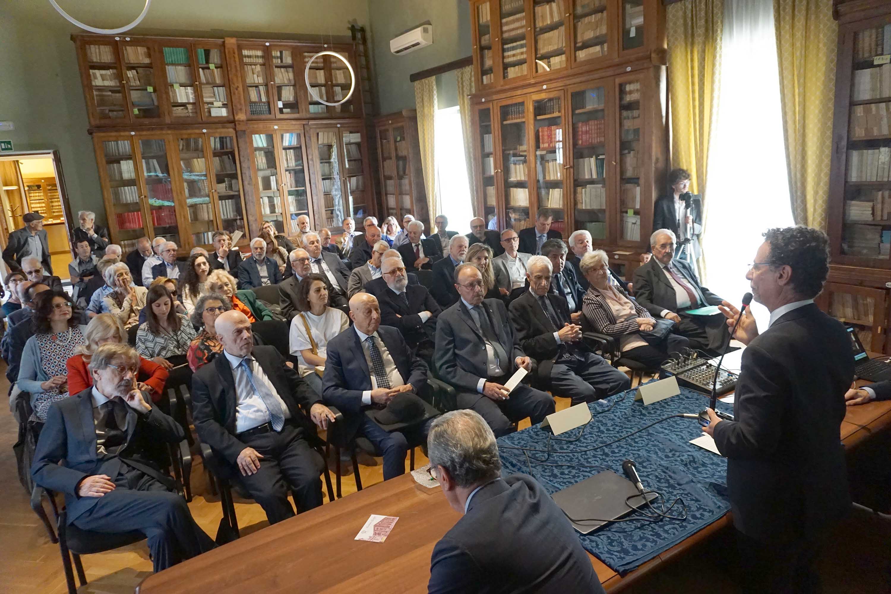 Un momento dell'intervento del rettore Francesco Priolo
