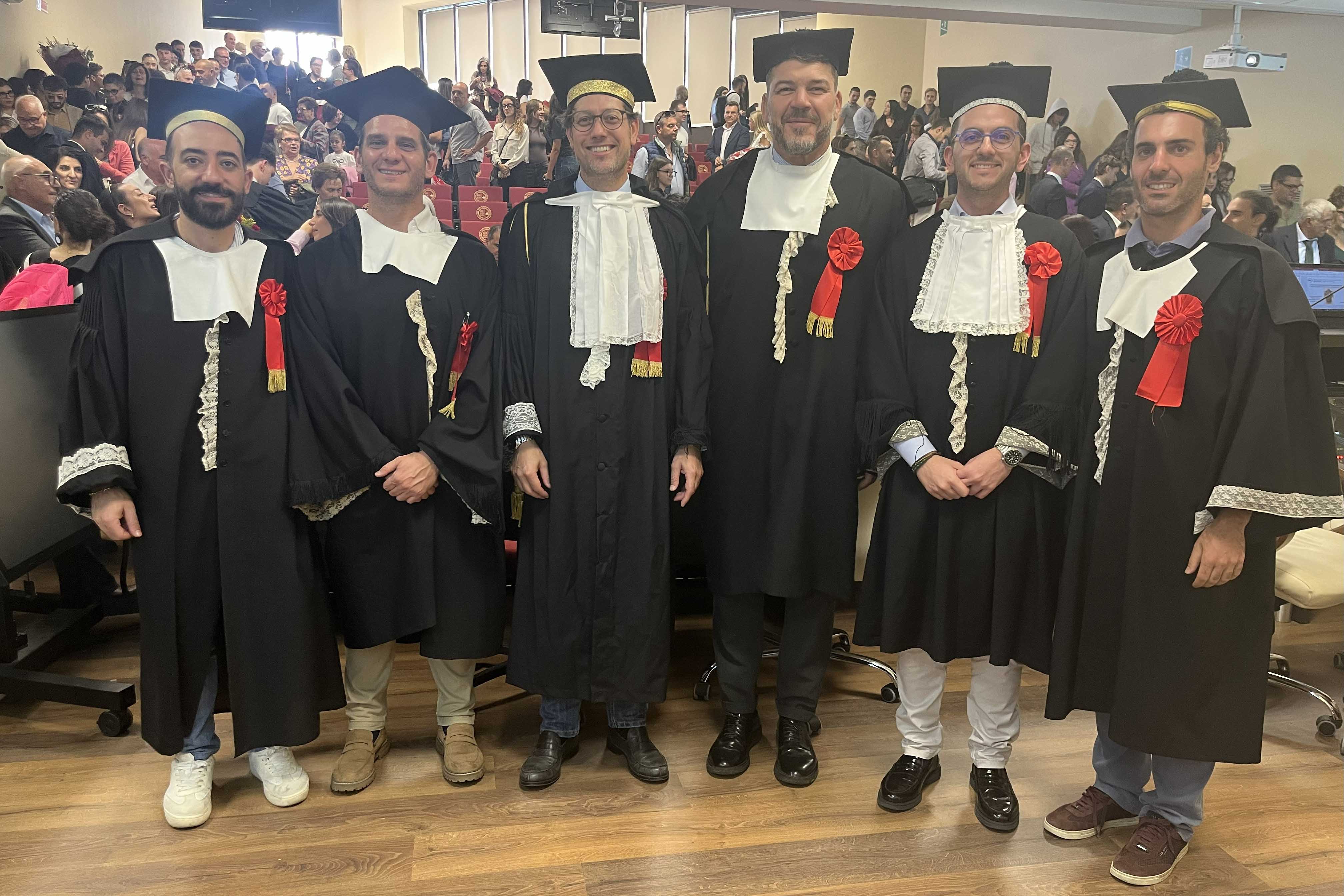 In foto da sinistra la commissione di laurea composta dai docenti Nunzio Vicario, Leandro Susinna, Giuseppe Musumeci, Orazio Arancio, Federico Roggio, Luca Petrigna