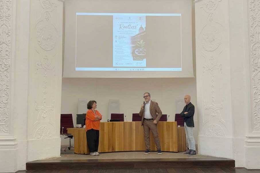 Un momento dell'intervento del prof. Davide Bennato
