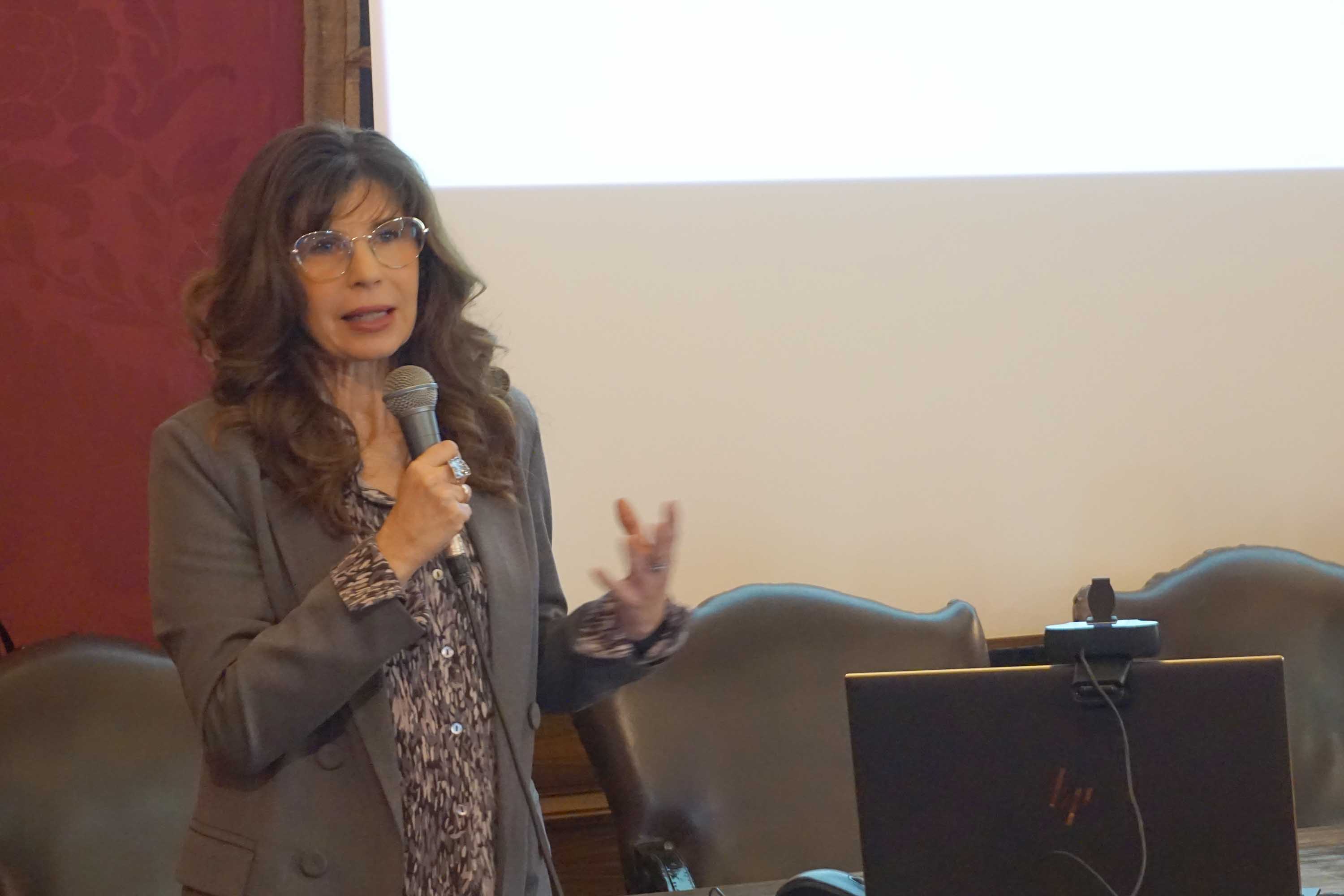 Un momento dell'intervento della prof.ssa Elena Commodari