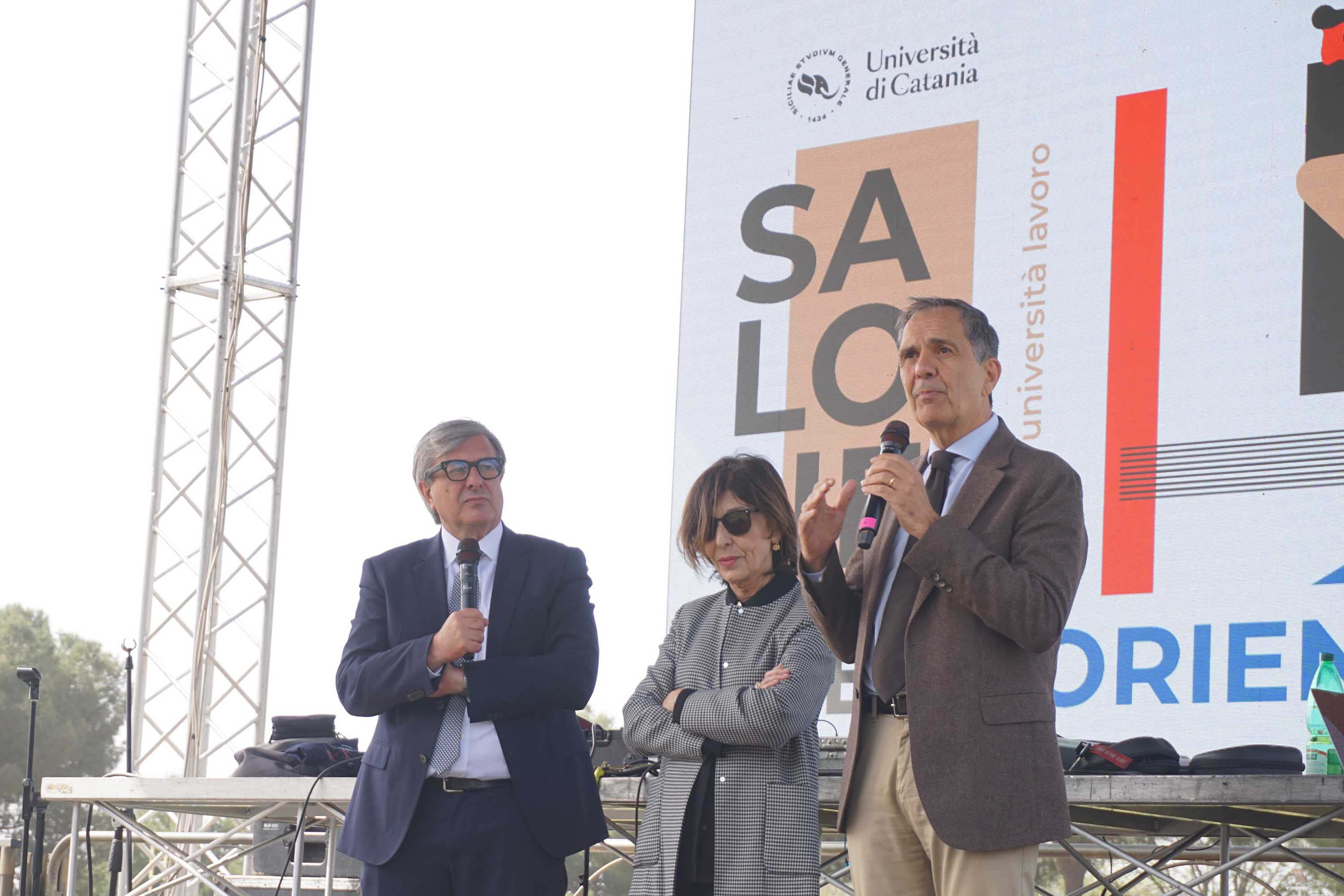 Un momento dell'intervento del sindaco Enrico Trantino