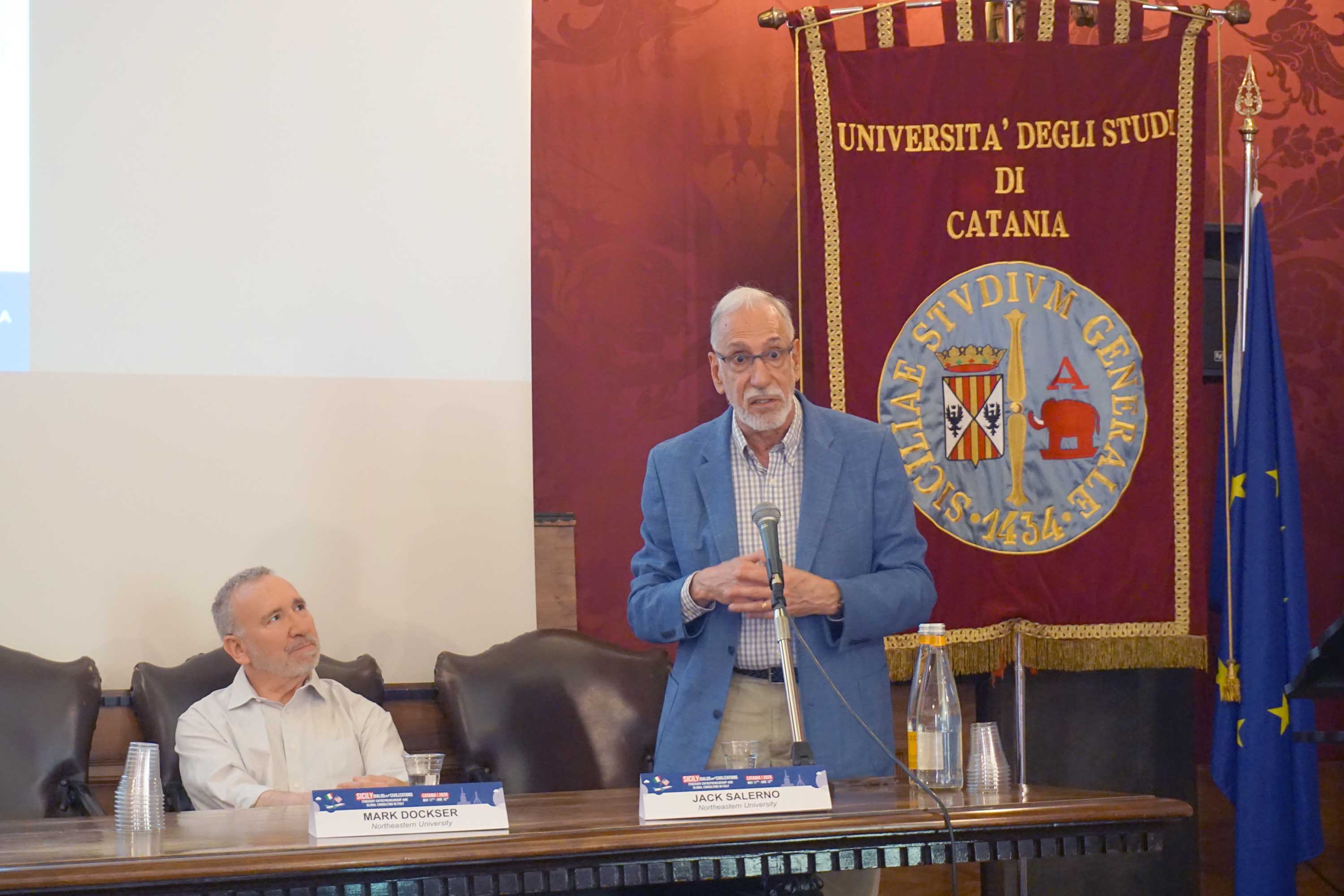Un momento dell'intervento del prof. Jack Salerno, al suo fianco il collega Mark Dockster