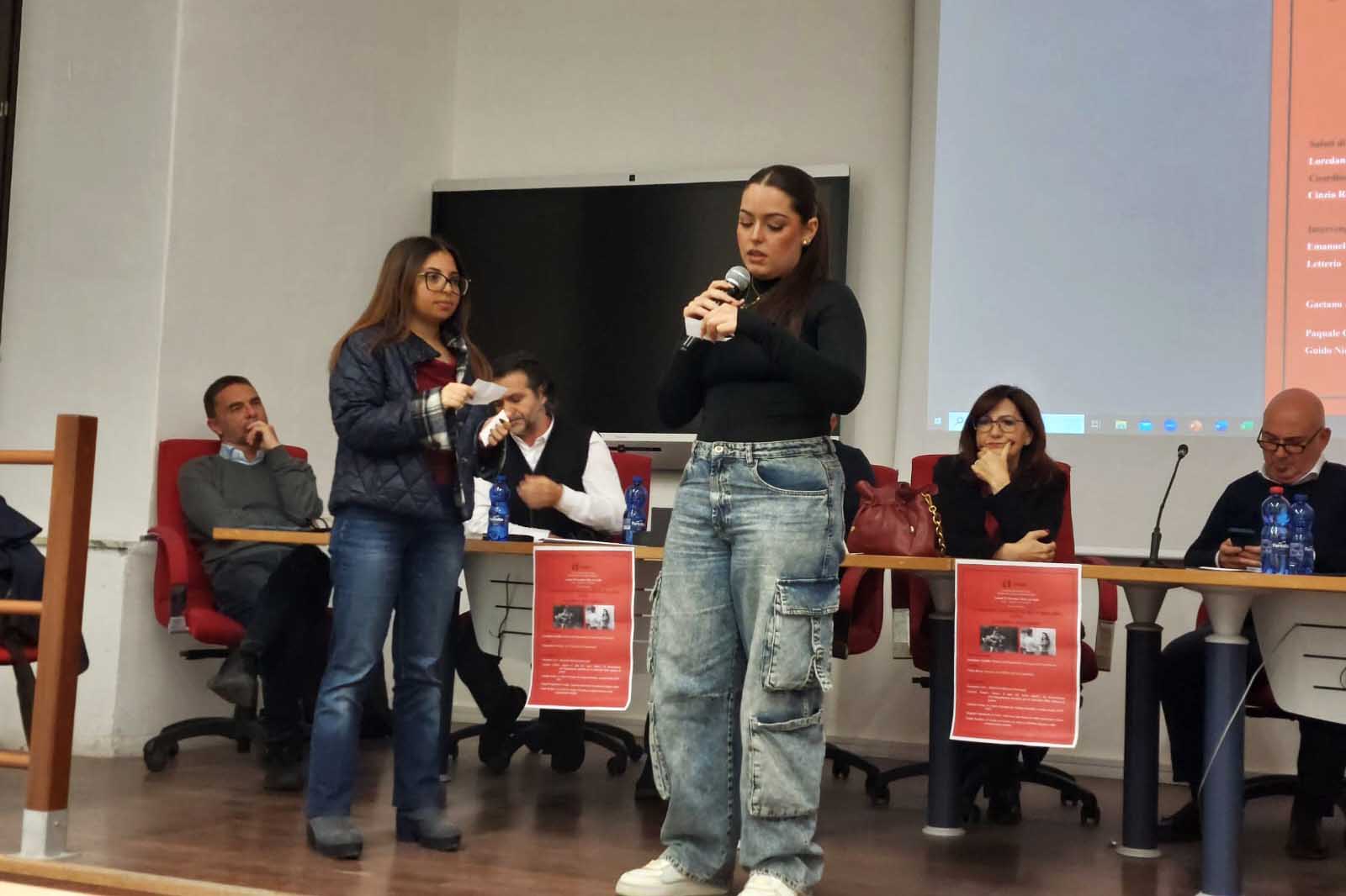 Un momento dell'intervento delle studentesse