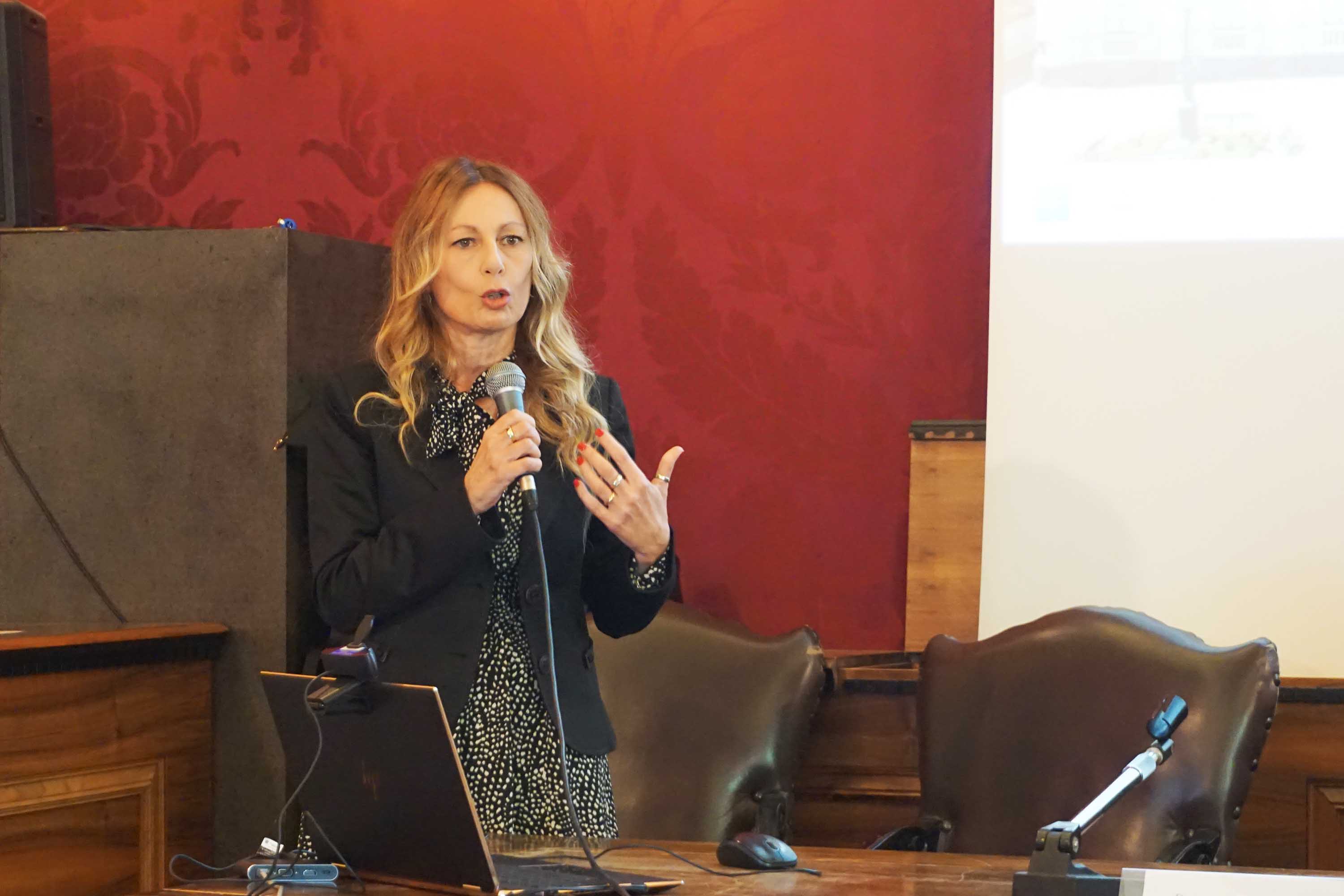 Un momento dell'intervento della prof.ssa Silvia Platania