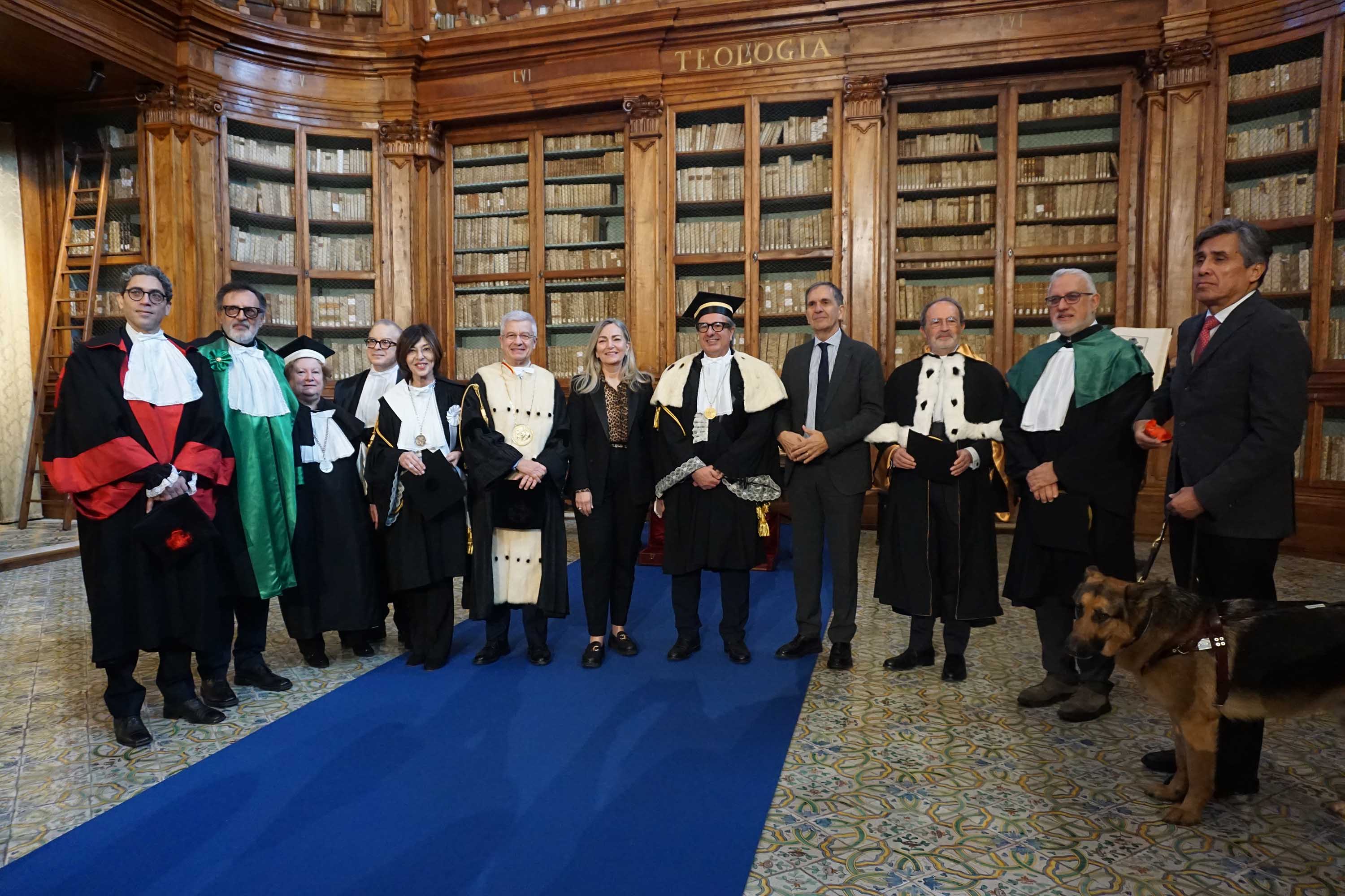 Le delegazioni degli atenei ospiti insieme con il rettore e la prorettrice di Unict, Enrico Foti e Lina Scalisi, e l'ambasciatrice Mariangela Zappia