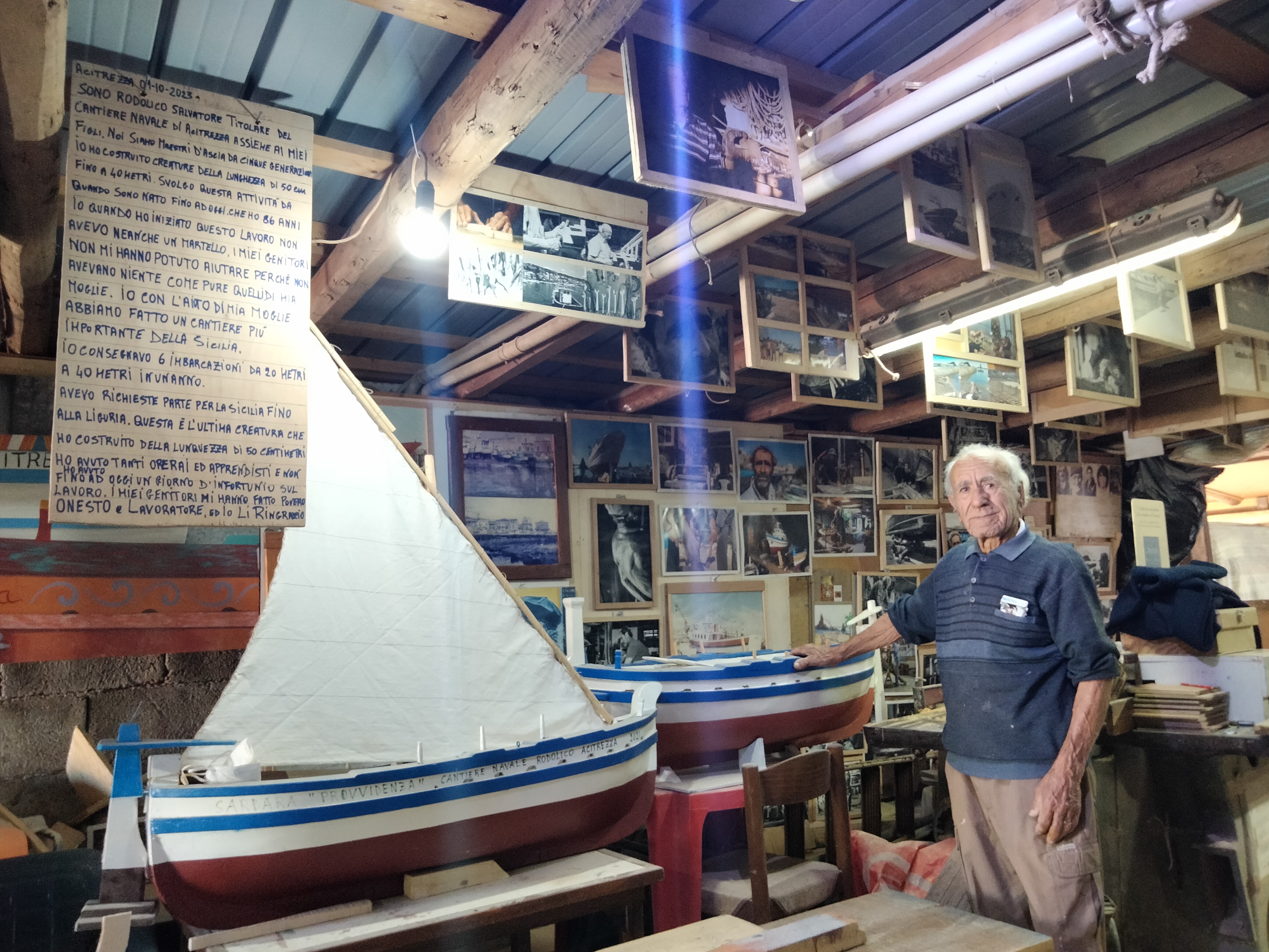 Salvatore Martino Rodolico nel "suo" cantiere ad Aci Trezza