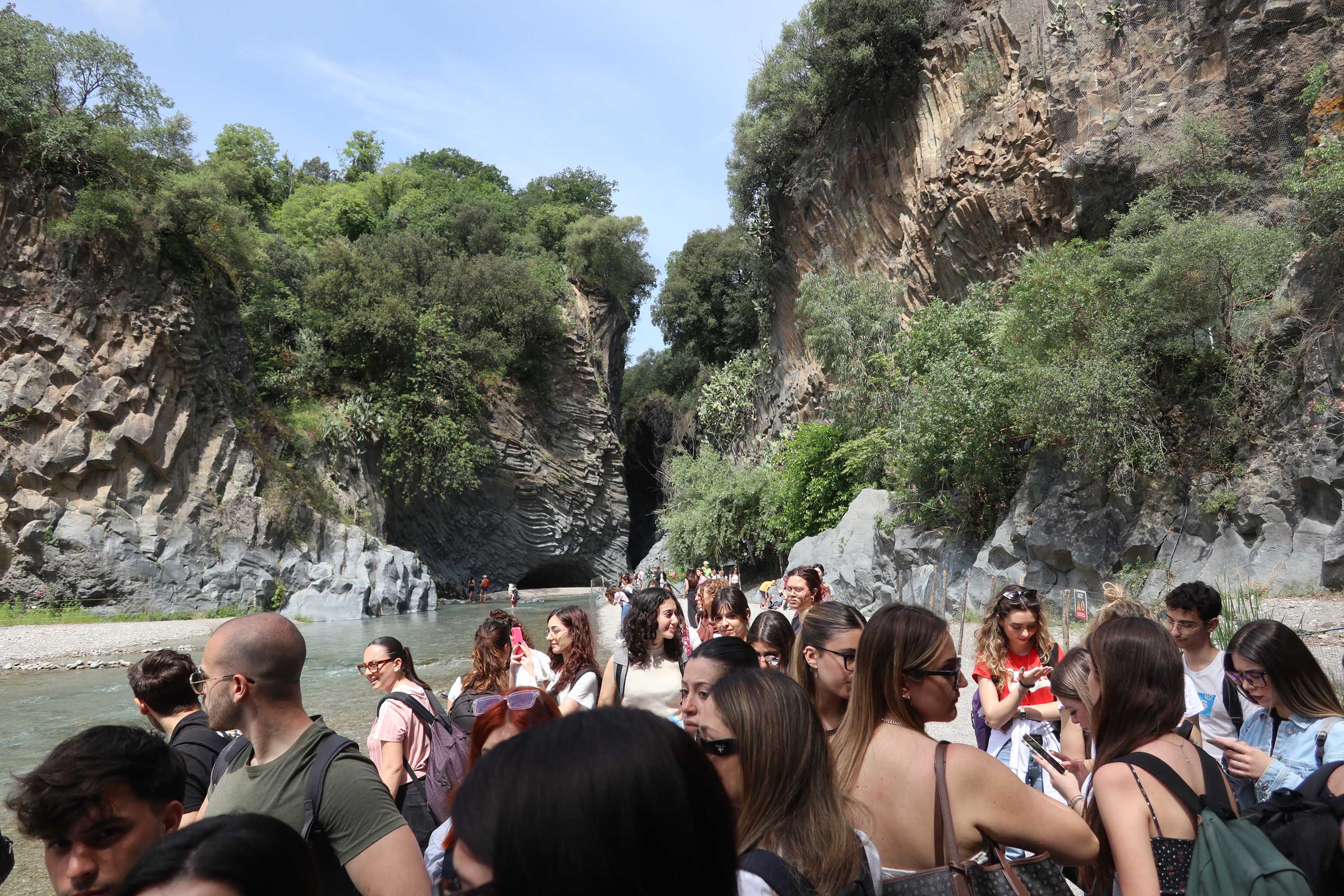 Un momento dell'escursione al Parco fluviale dell'Alcantara